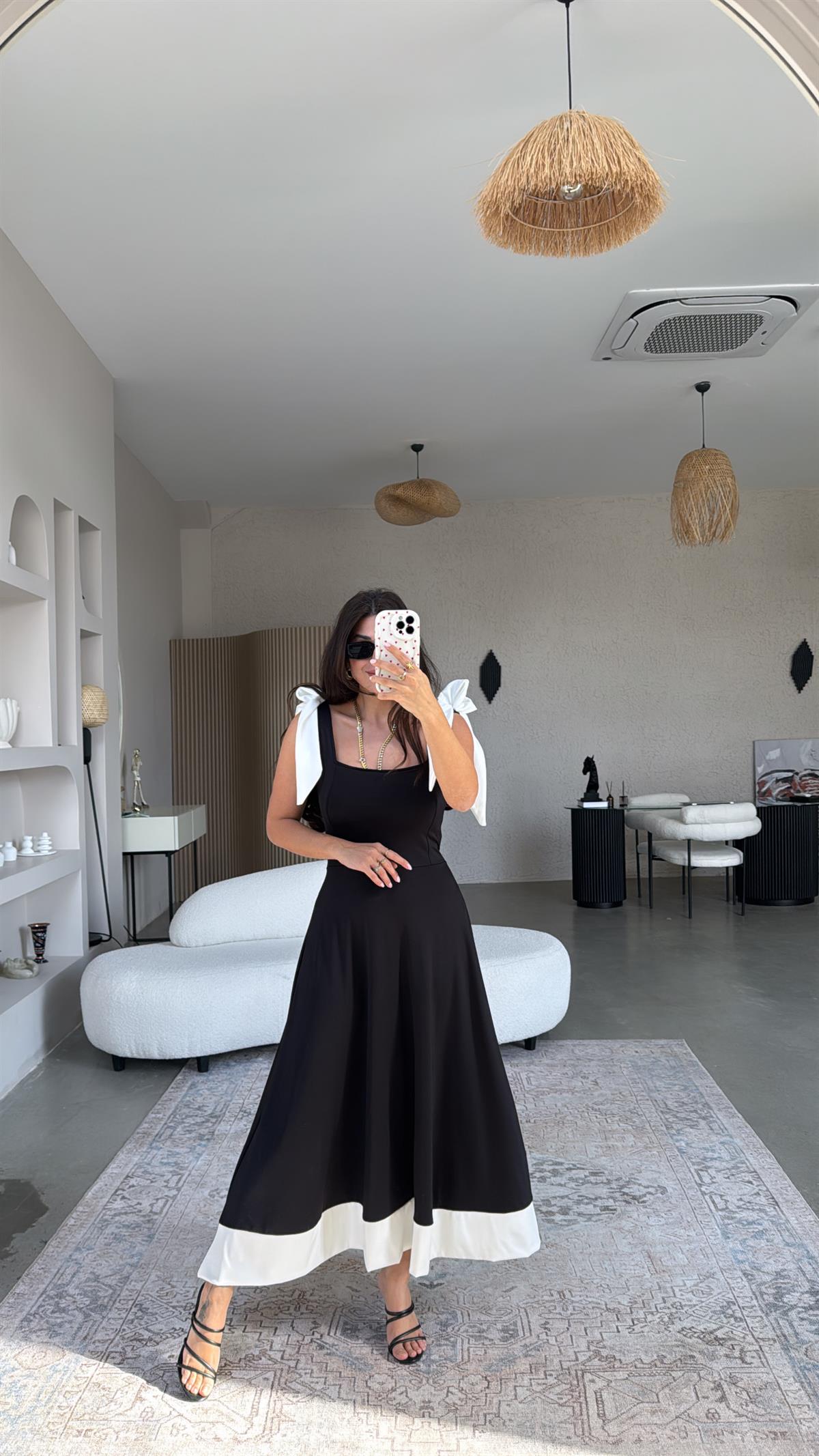 Askıları Fiyonk Detay Siyah Elbise
