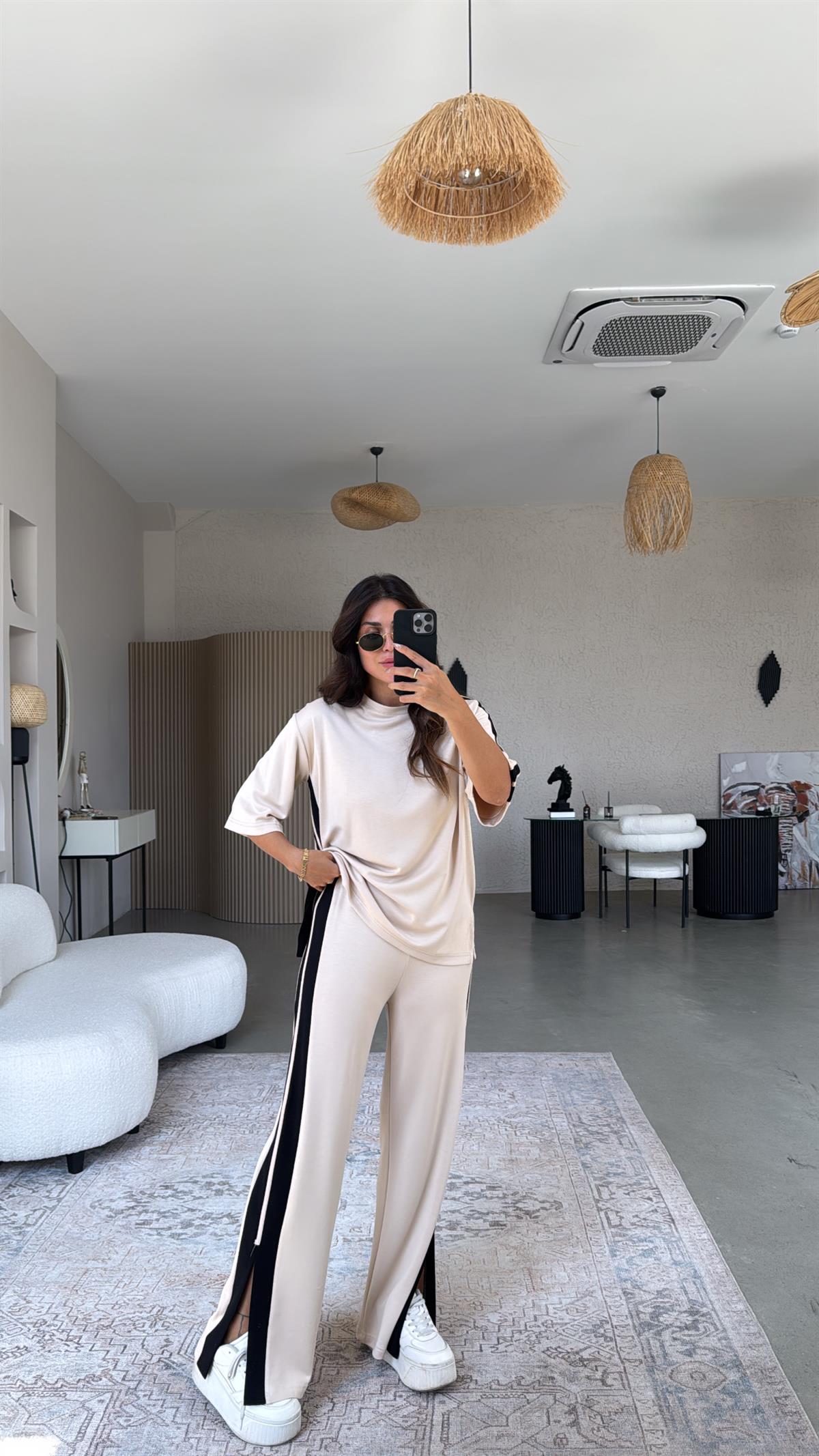 Bej Çift Şeritli Yırtmaçlı Modal Takım