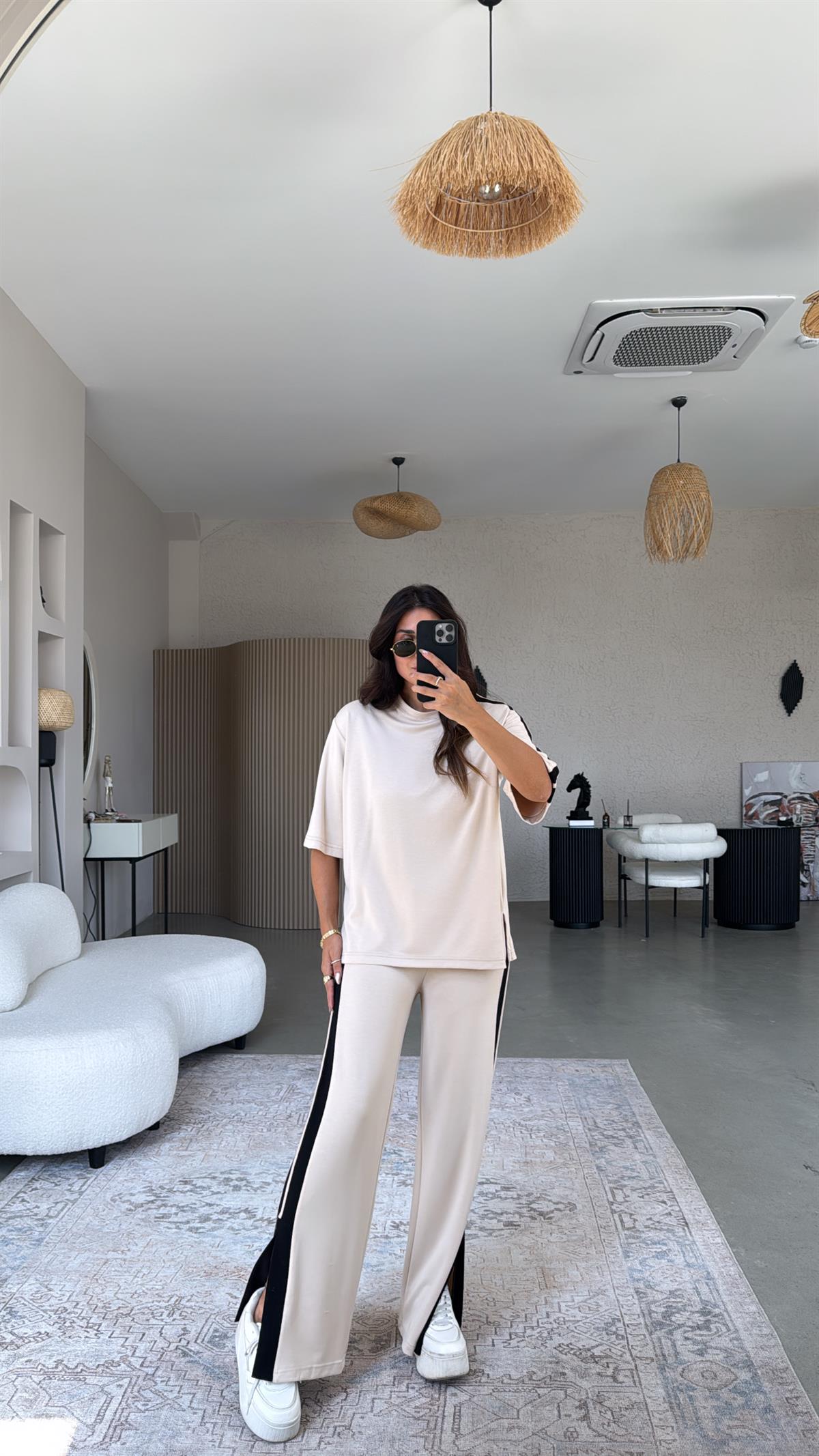 Bej Çift Şeritli Yırtmaçlı Modal Takım