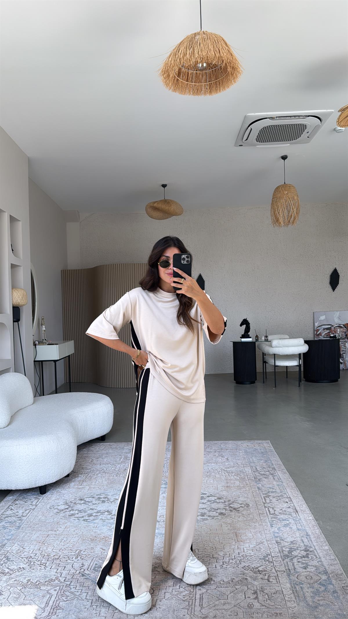 Bej Çift Şeritli Yırtmaçlı Modal Takım