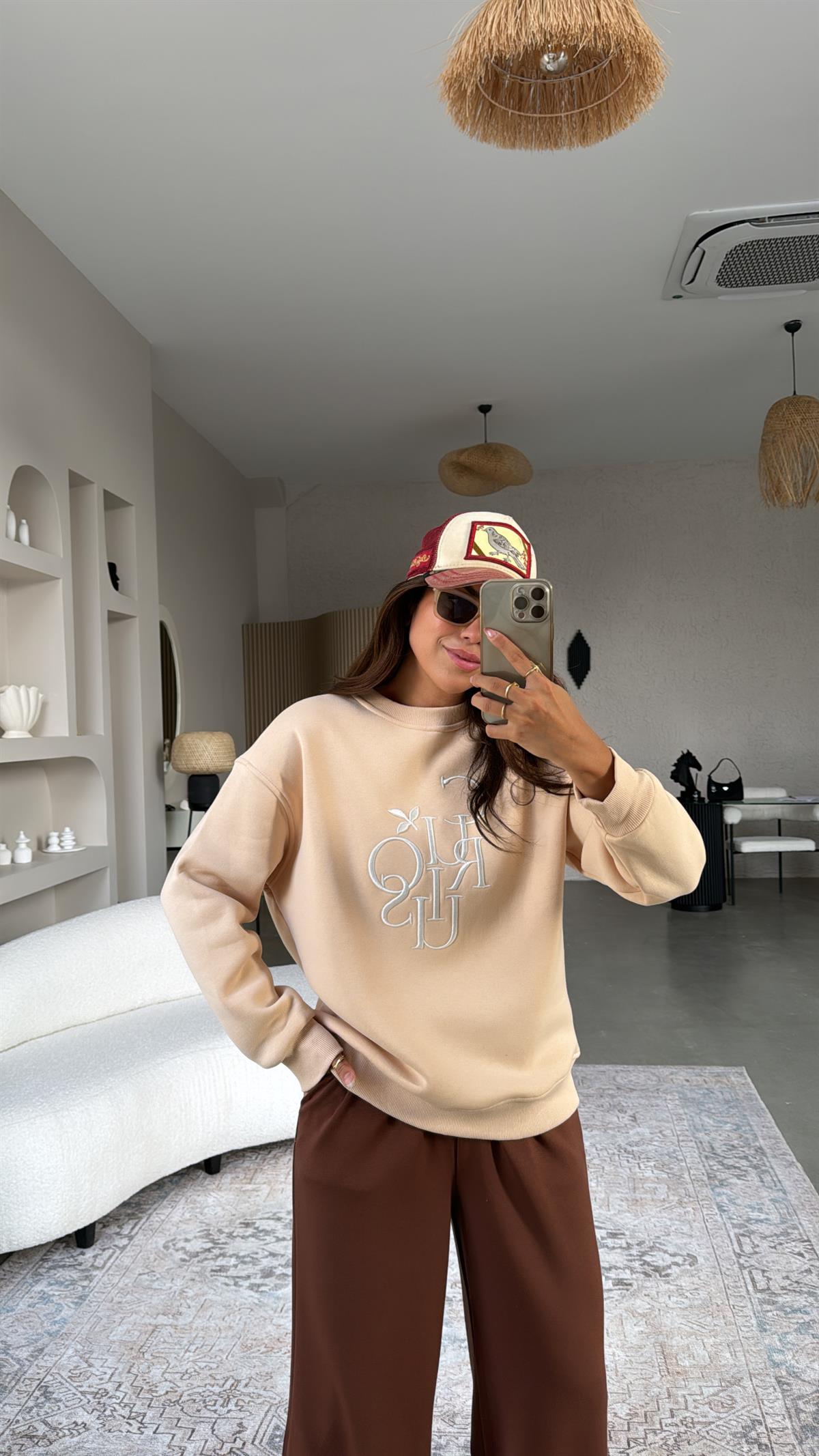 Bej Curious Nakışlı Şardonlu Sweatshirt