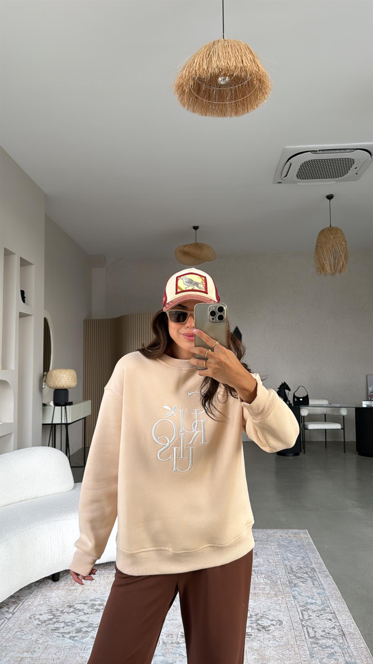 Bej Curious Nakışlı Şardonlu Sweatshirt