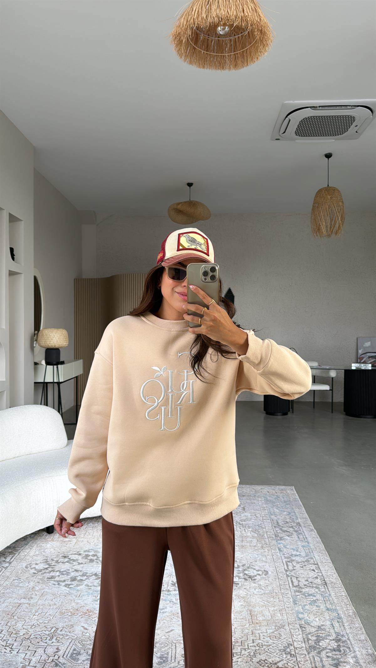 Bej Curious Nakışlı Şardonlu Sweatshirt
