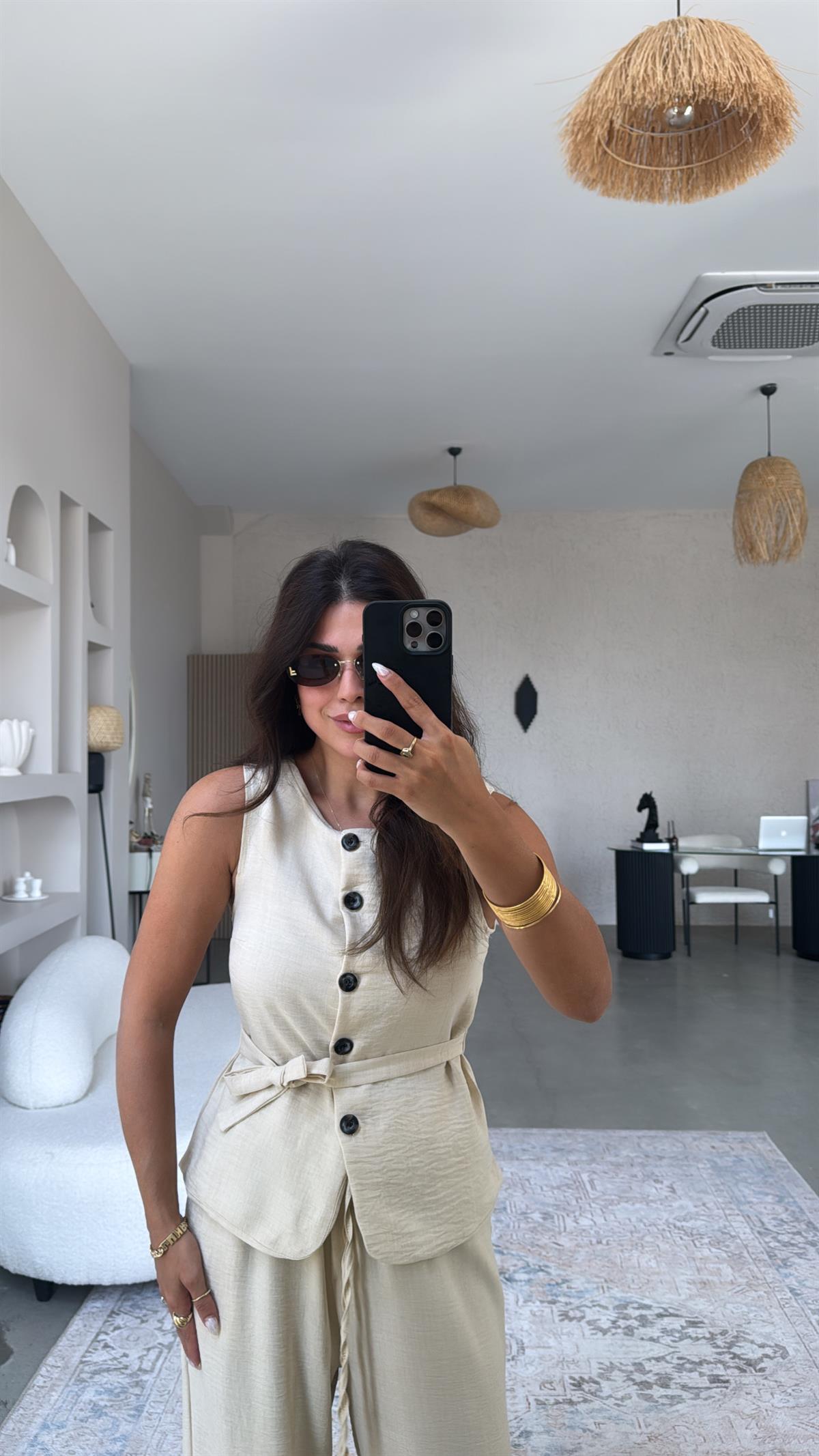 Bej Düğmeli Yelekli Takım