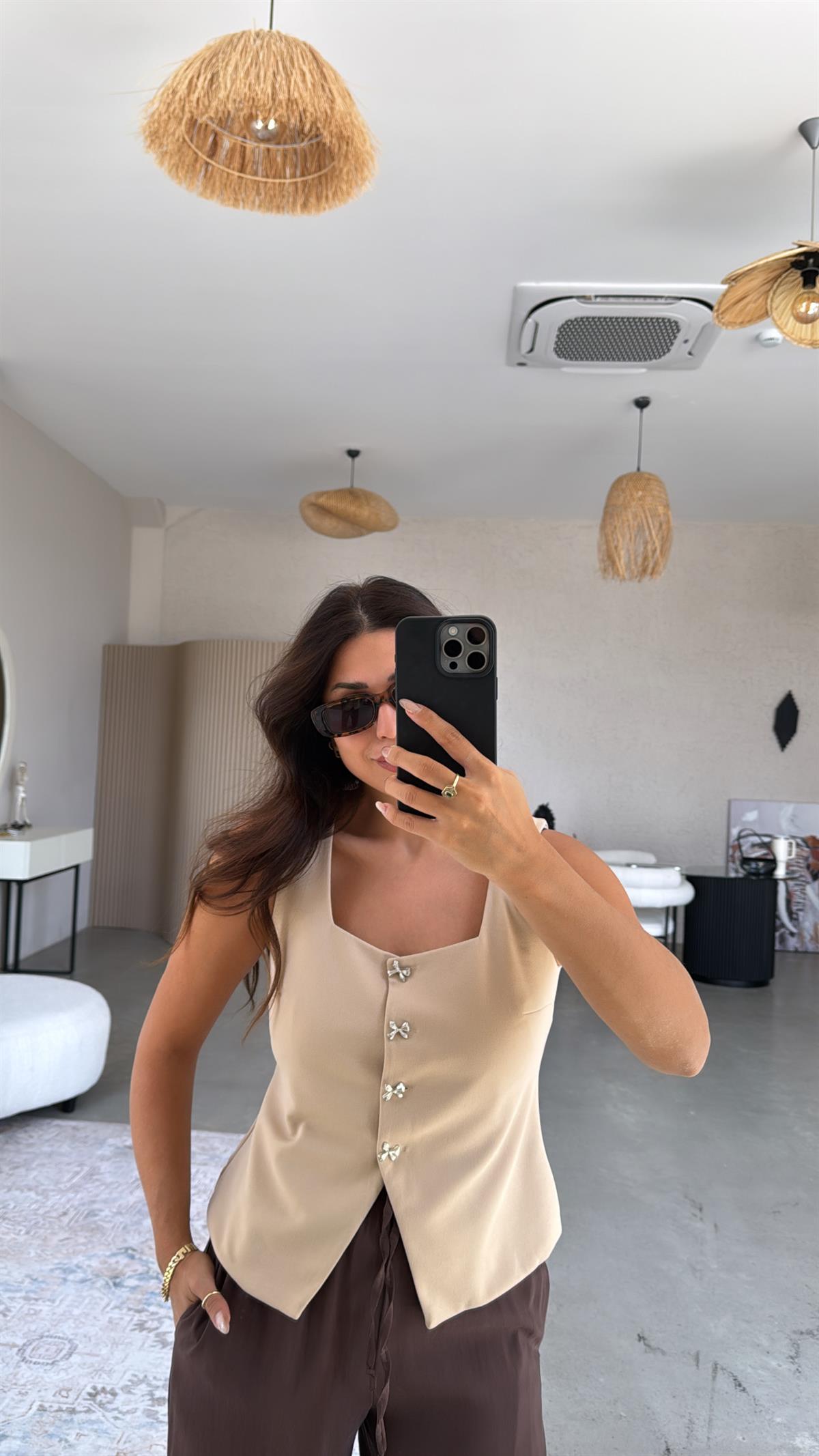 Bej Fiyonk Düğmeli Kumaş Yelek