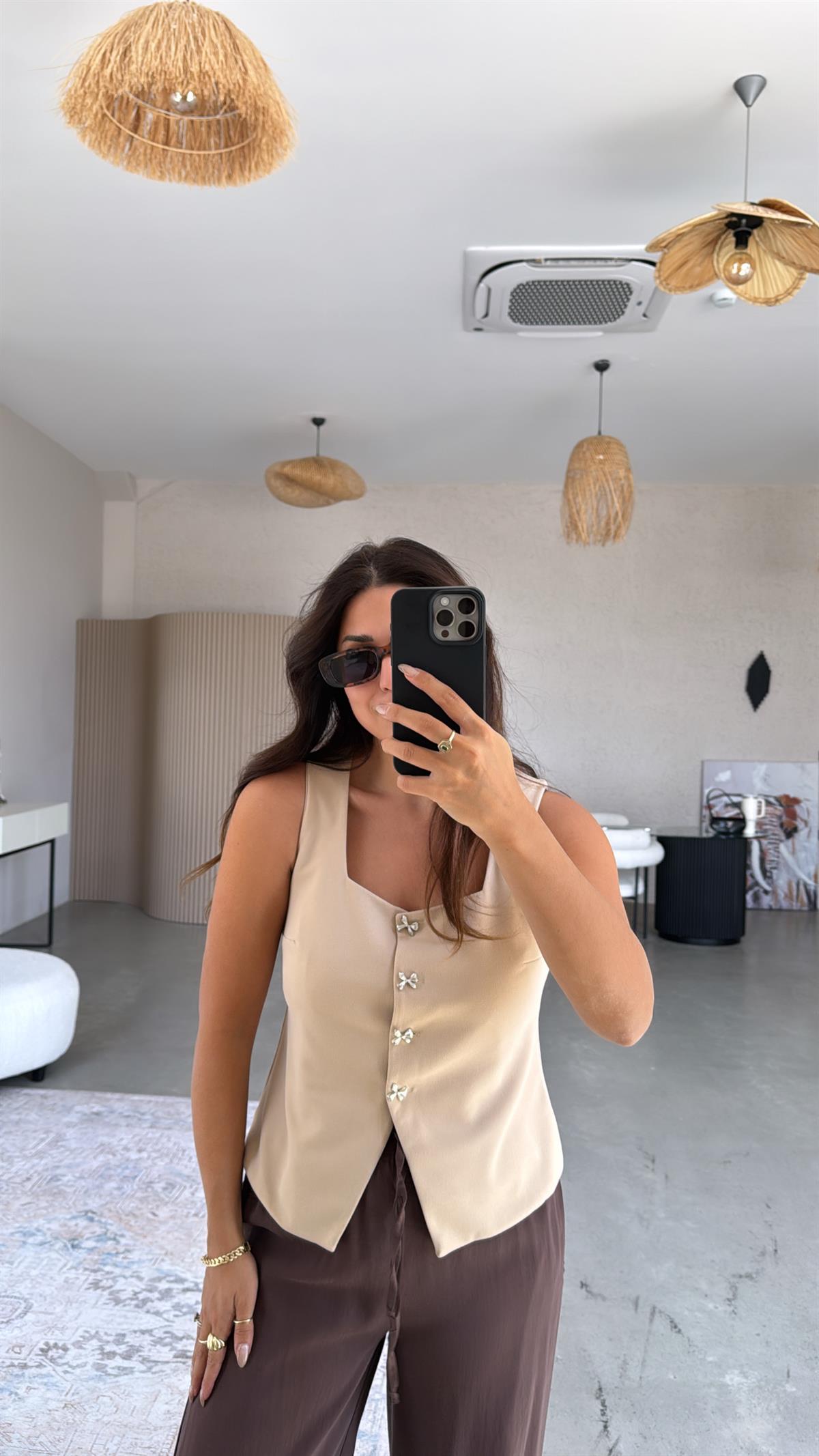 Bej Fiyonk Düğmeli Kumaş Yelek