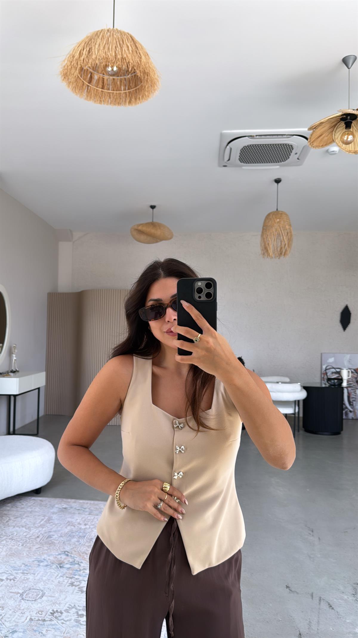 Bej Fiyonk Düğmeli Kumaş Yelek