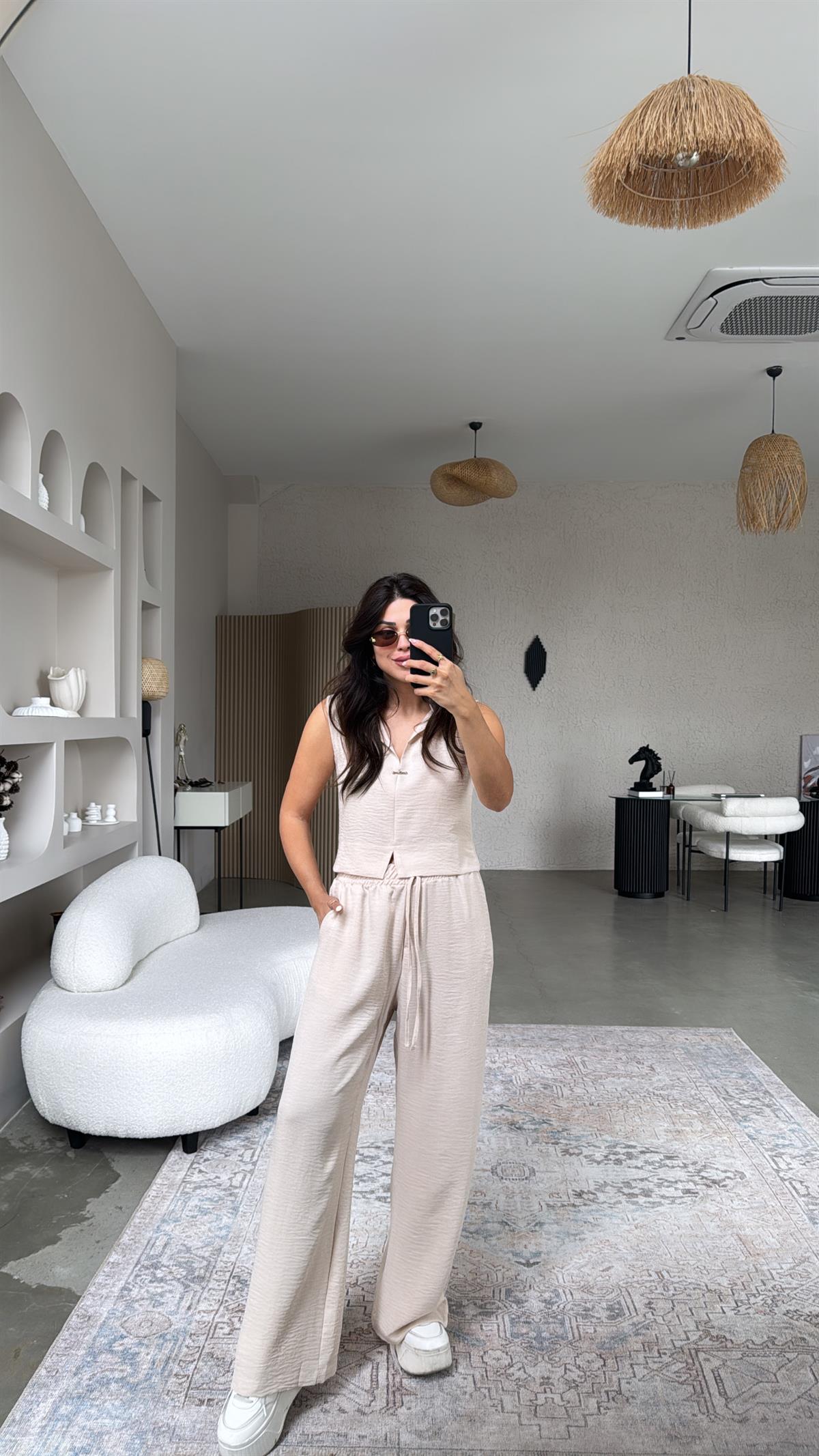 Bej Gümüş Aksesuarlı Pantolon Bluz Takım