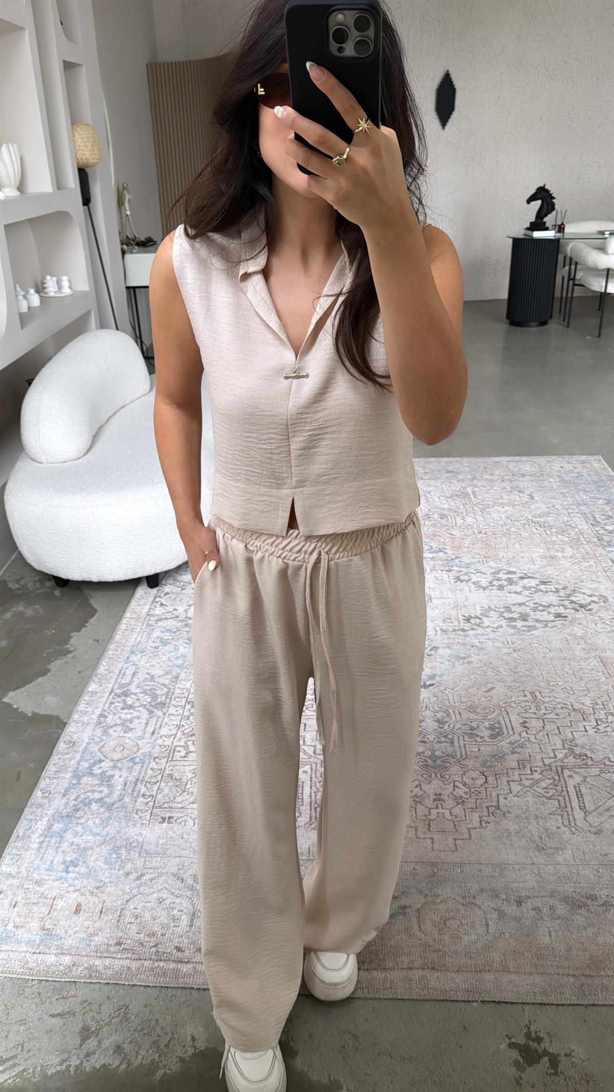 Bej Gümüş Aksesuarlı Pantolon Bluz Takım