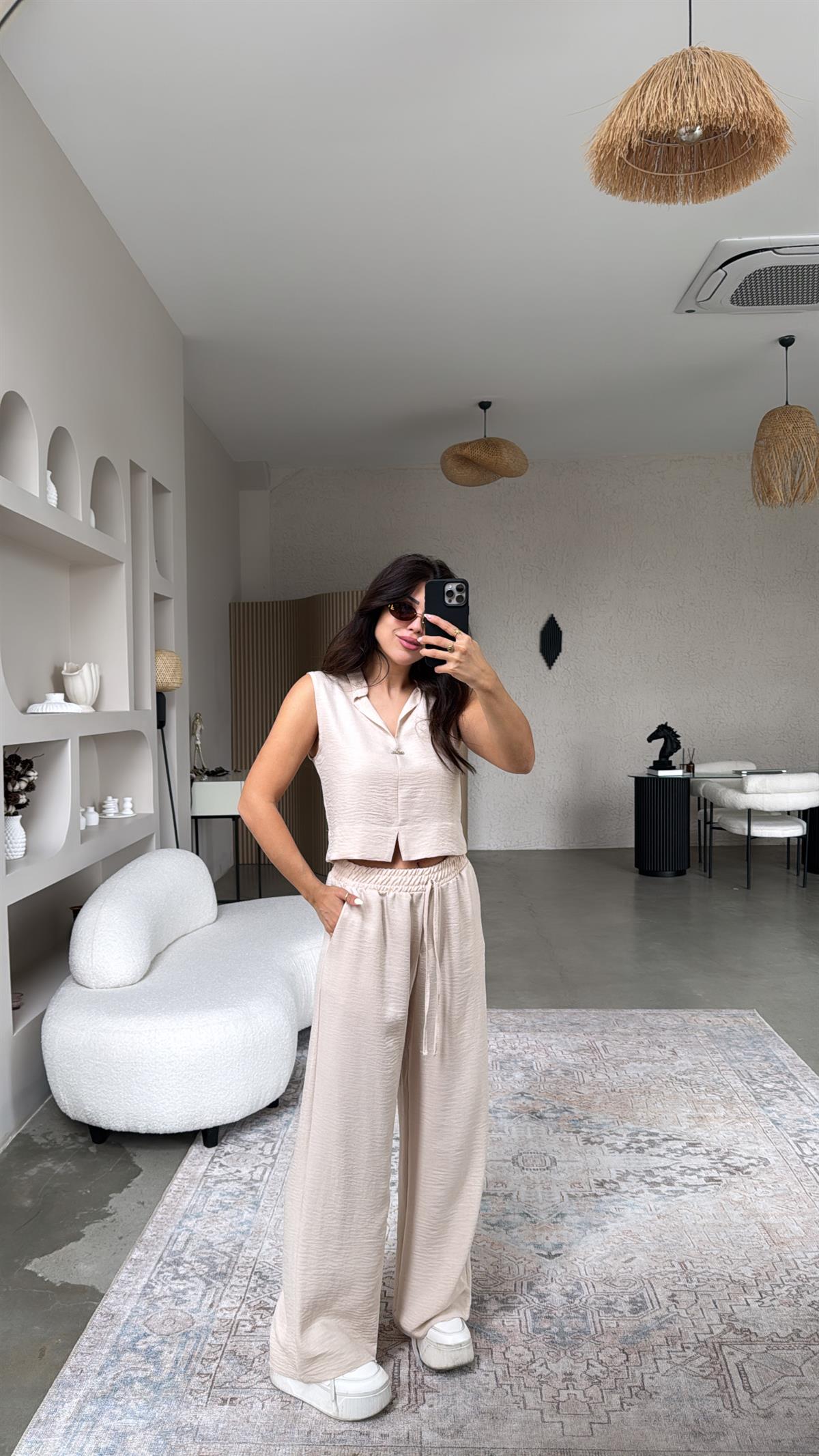 Bej Gümüş Aksesuarlı Pantolon Bluz Takım