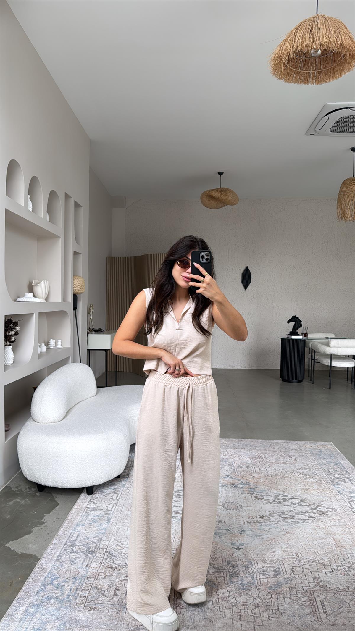 Bej Gümüş Aksesuarlı Pantolon Bluz Takım