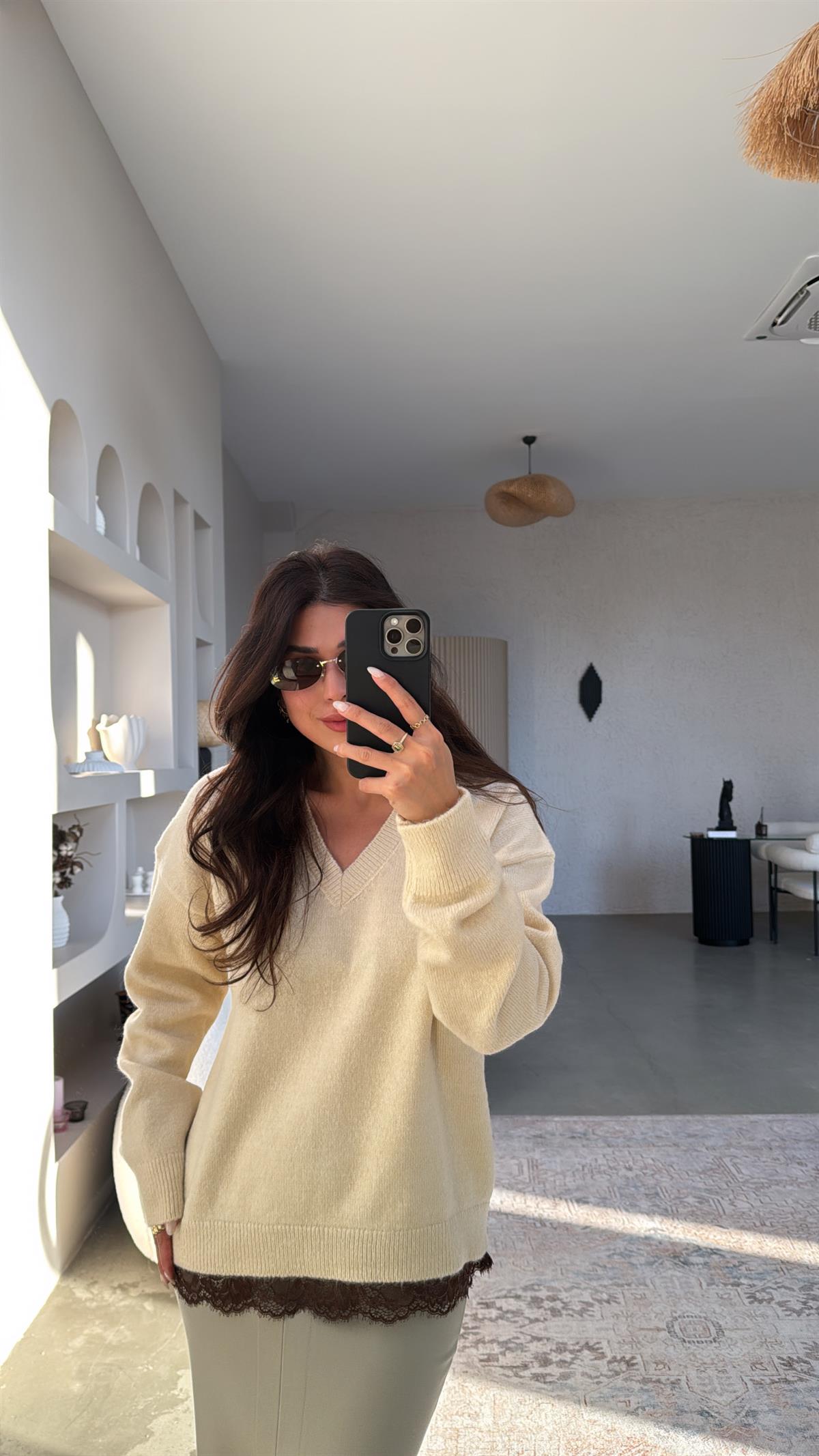 Bej Kahve Dantelli V Yaka Kazak