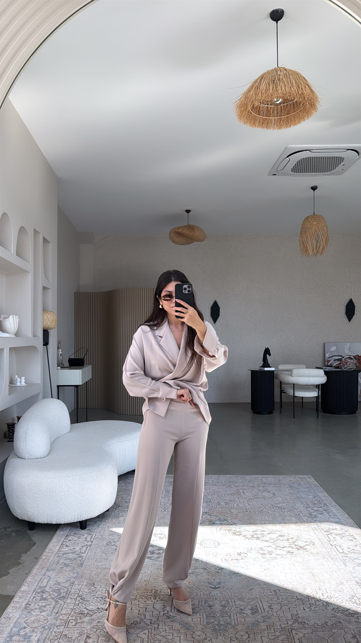 Bej Kruvaze Ceketli Dökümlü Paça Detaylı Massi Takım