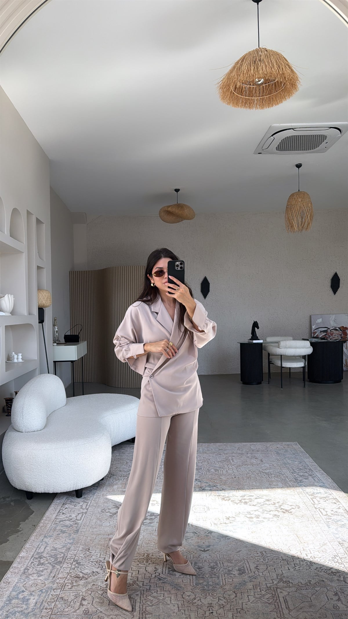 Bej Kruvaze Ceketli Dökümlü Paça Detaylı Massi Takım