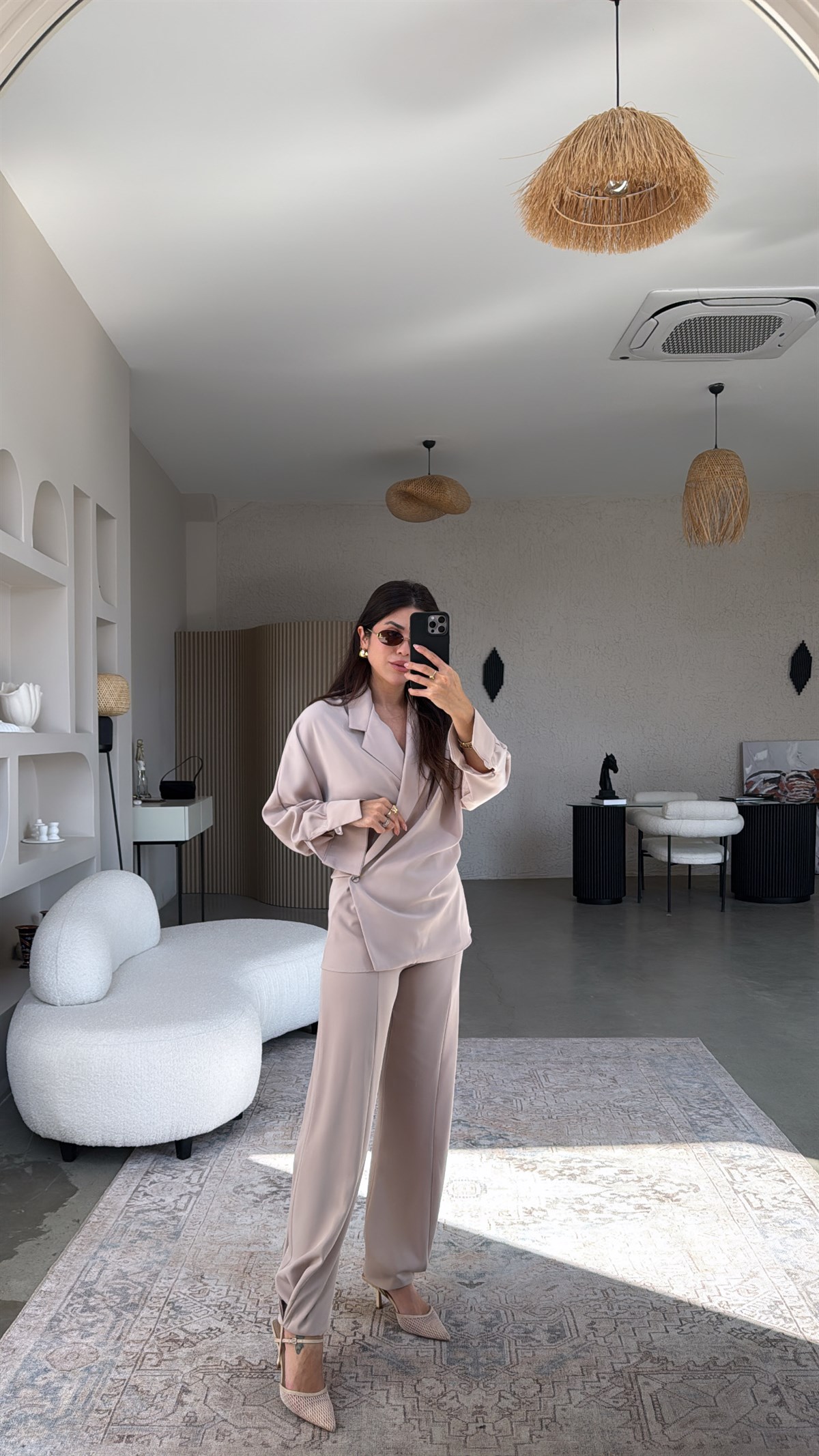 Bej Kruvaze Ceketli Dökümlü Paça Detaylı Massi Takım