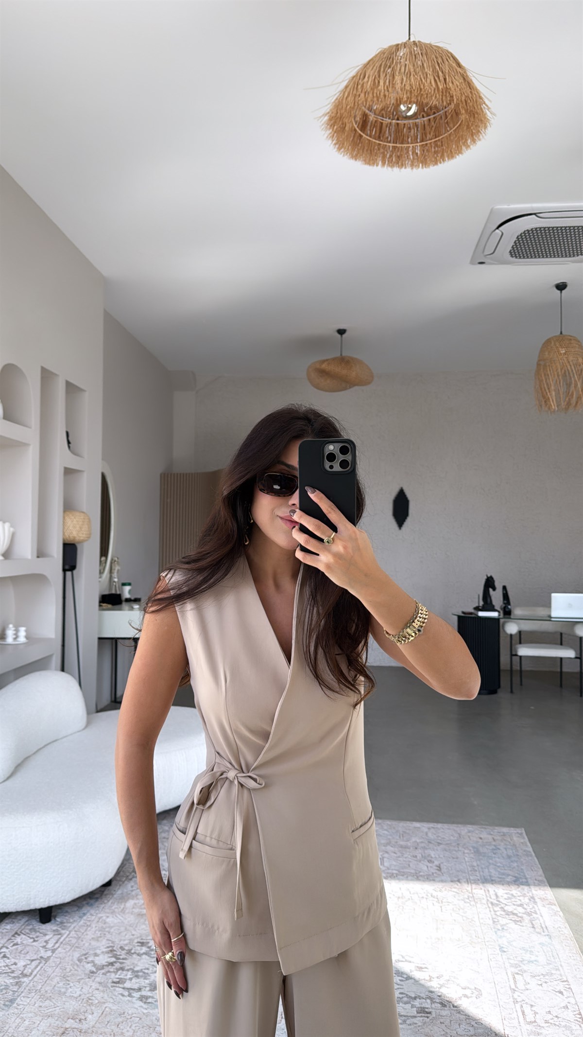 Bej Kruvaze Yelekli Ve Pantolonlu Dökümlü Krep Kumaş Takım