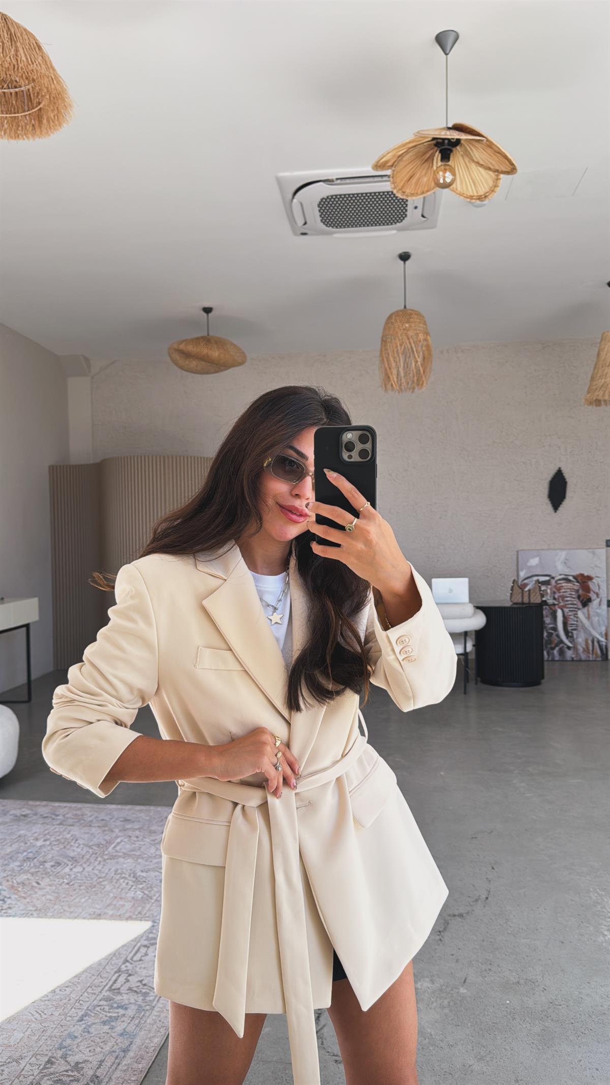 Bej Kuşak Detaylı ZR Ceket