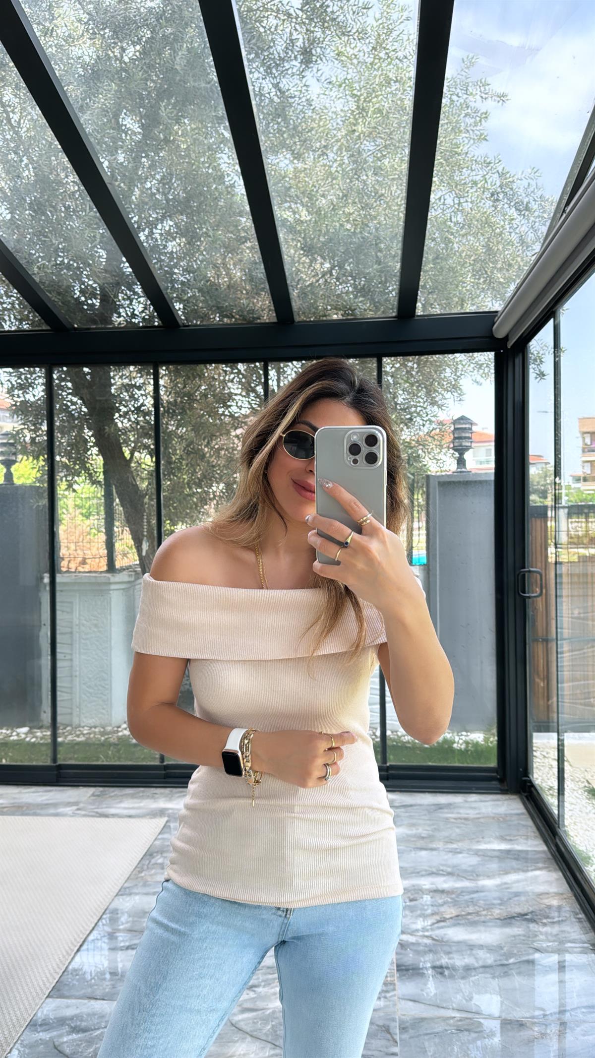 Bej Madonna Kısa Kol Bluz