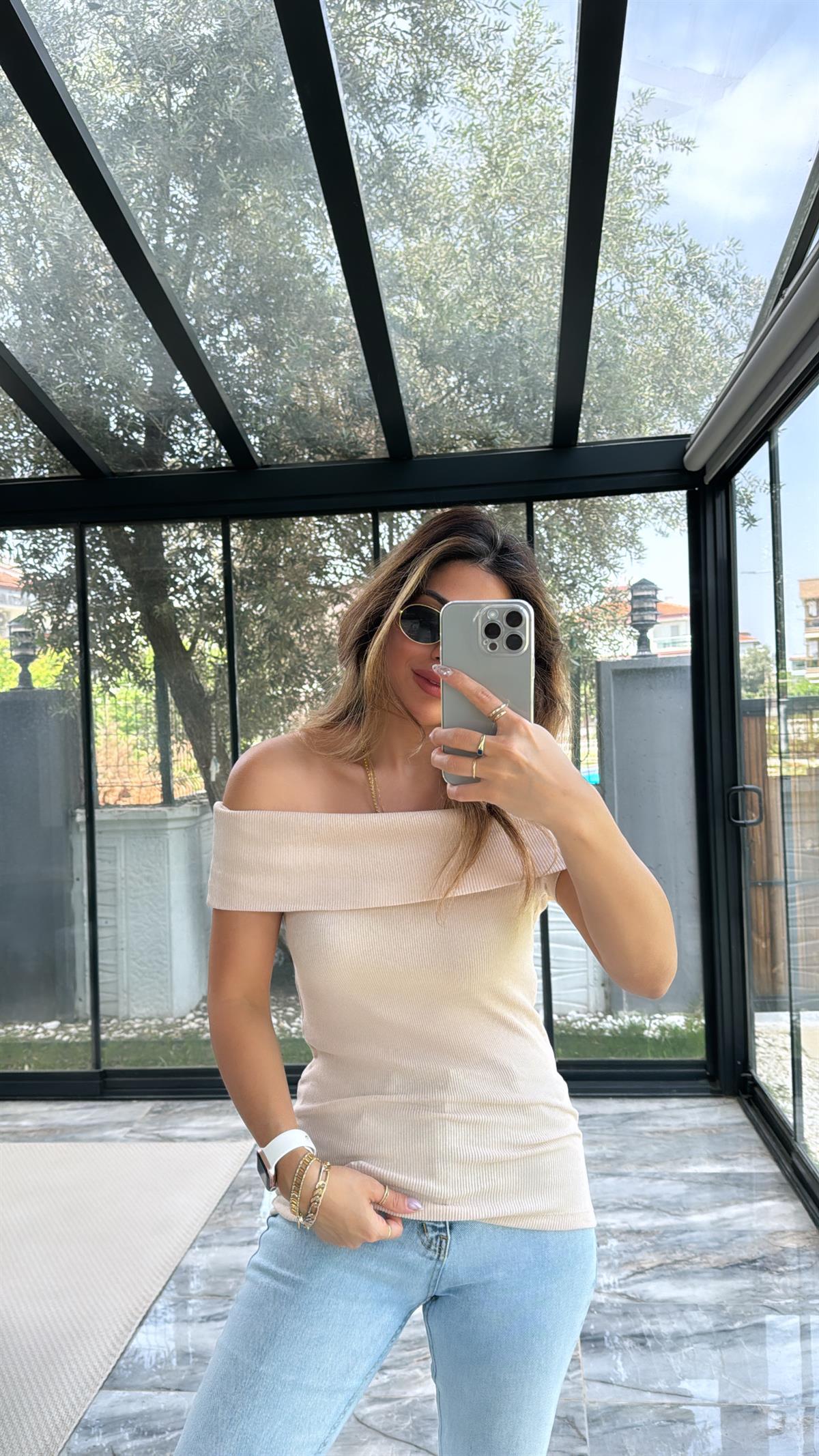 Bej Madonna Kısa Kol Bluz