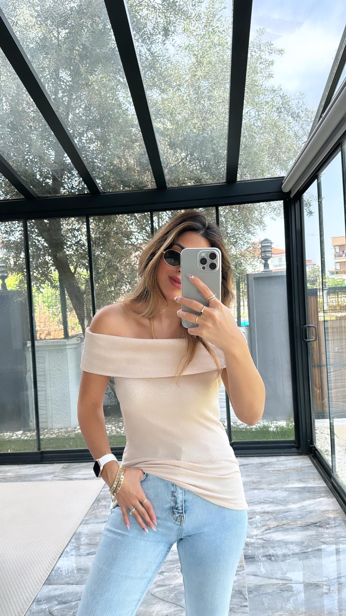 Bej Madonna Kısa Kol Bluz