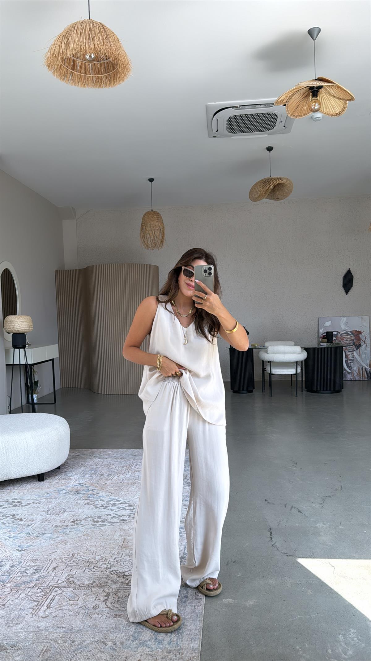 Bej Pantolon Bluz Dökümlü Takım