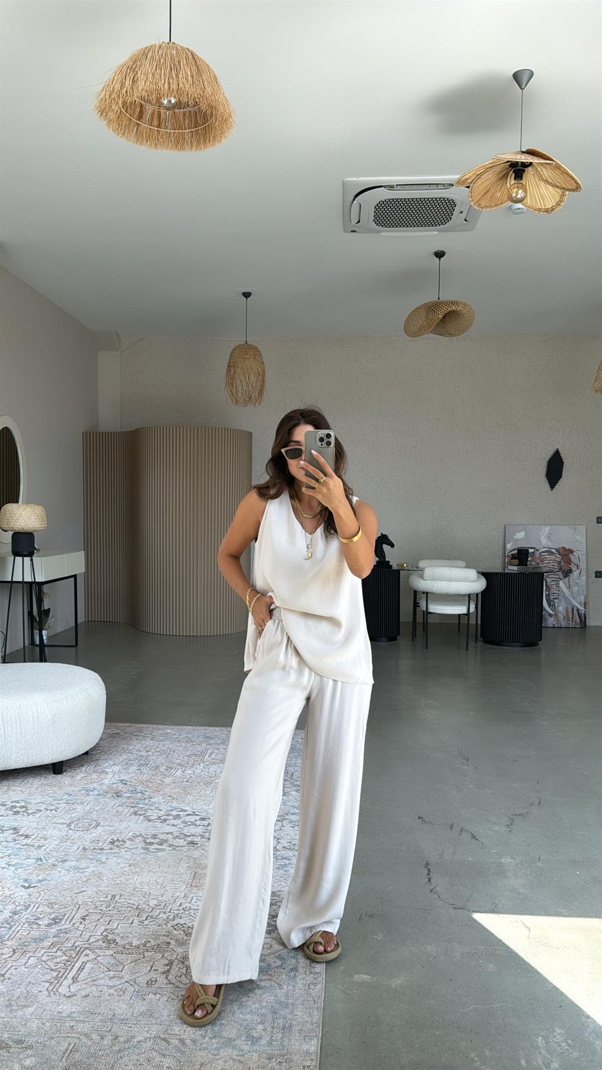 Bej Pantolon Bluz Dökümlü Takım