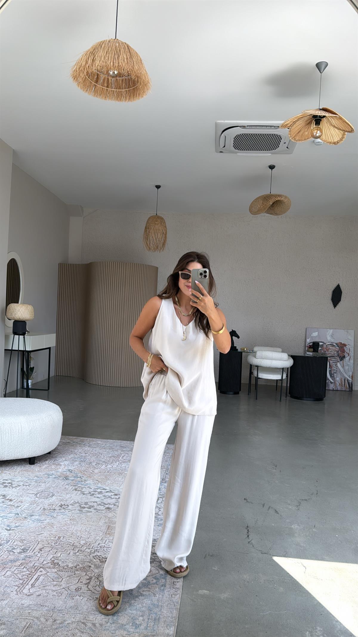 Bej Pantolon Bluz Dökümlü Takım