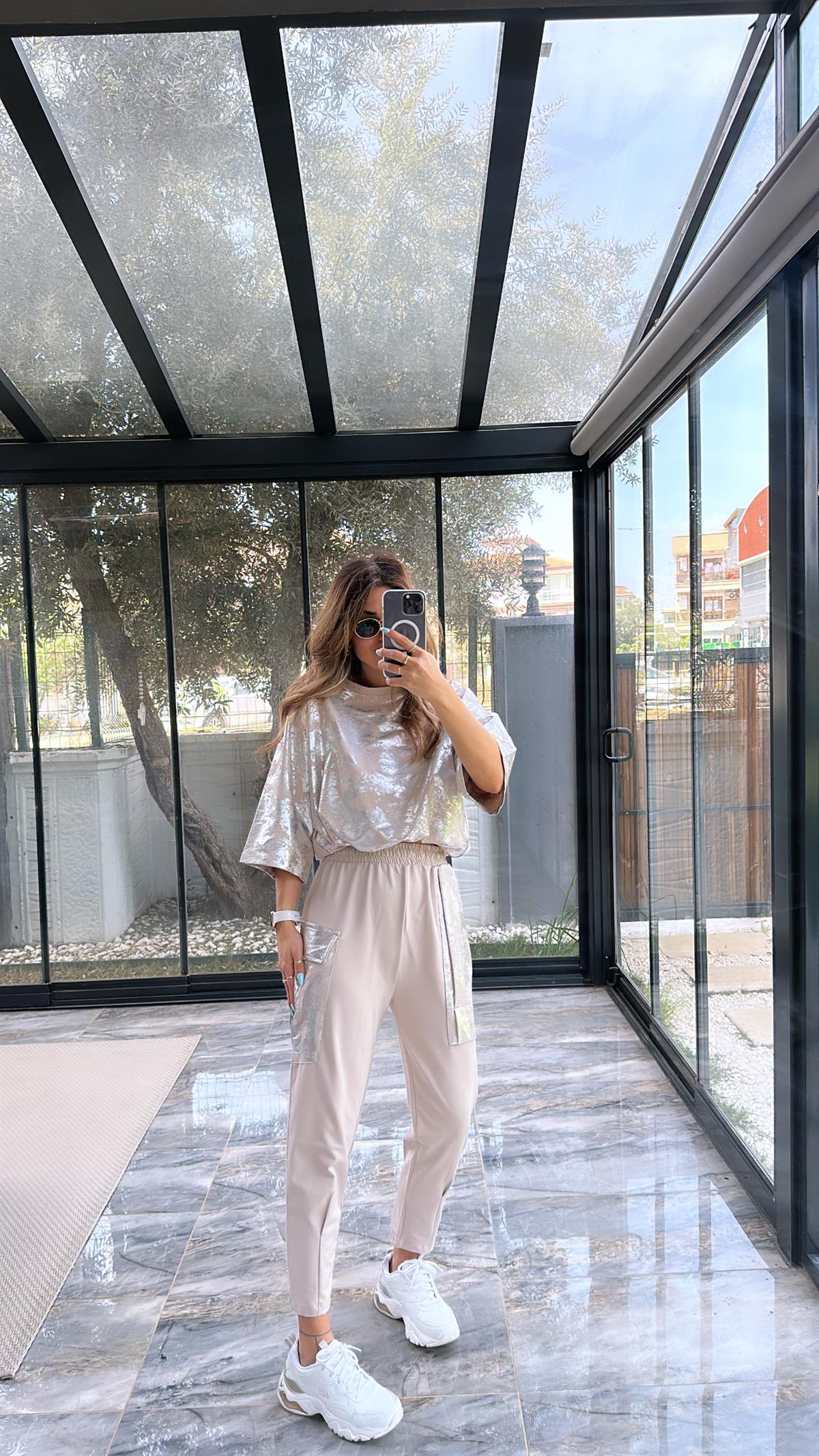 Bej Parlak Detaylı Takım