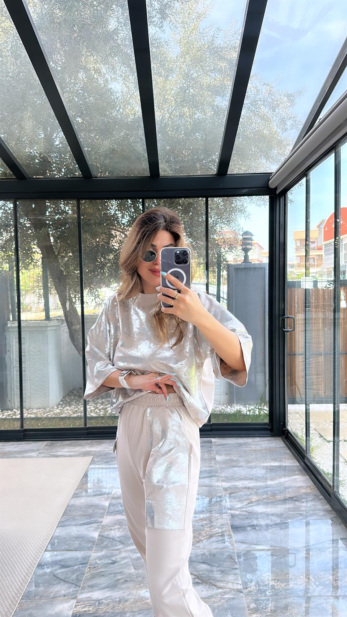 Bej Parlak Detaylı Takım