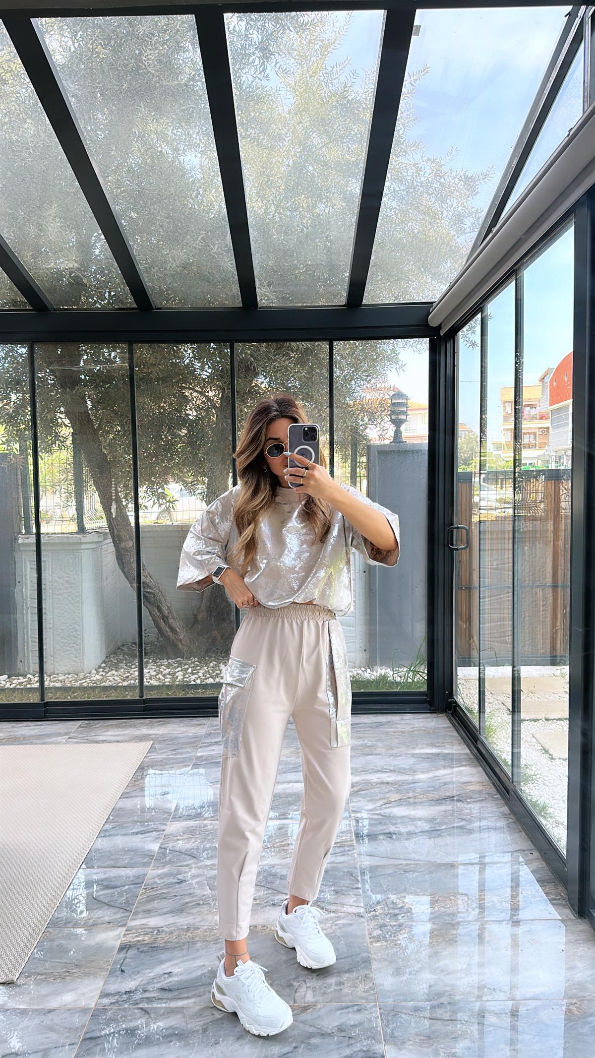 Bej Parlak Detaylı Takım