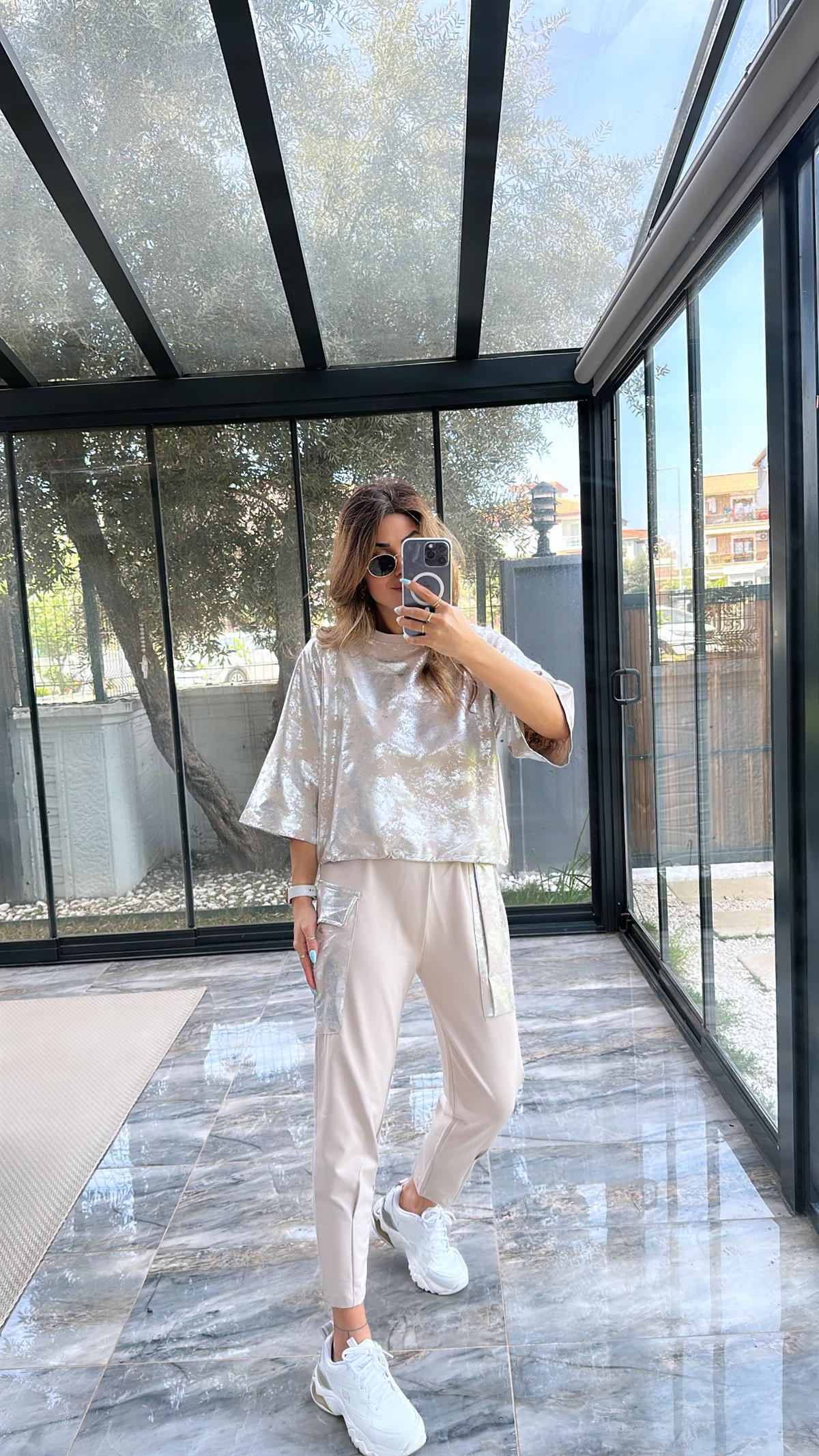 Bej Parlak Detaylı Takım