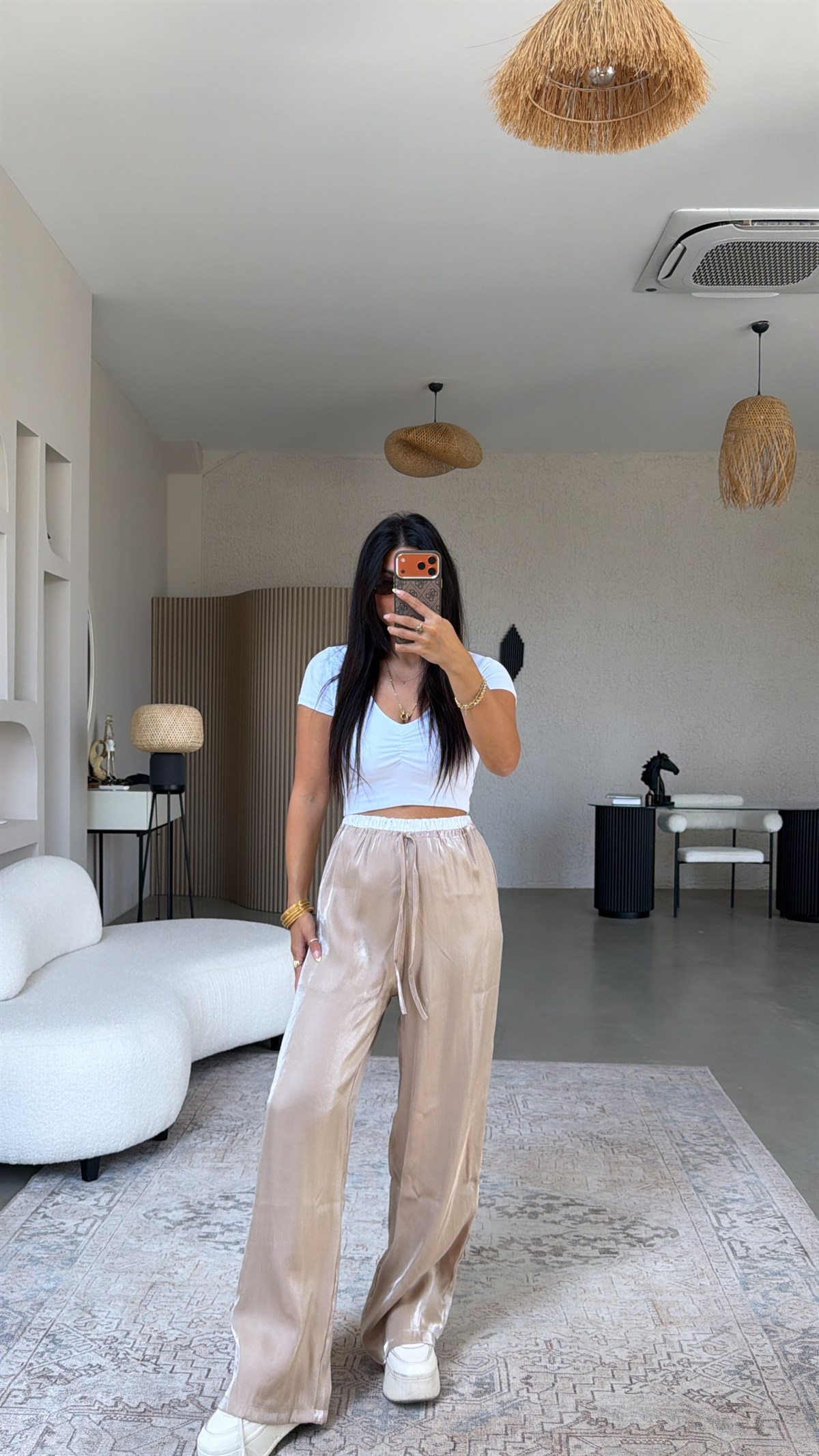 Bej Parlak Saten Beli Beyaz Detaylı Pantolon
