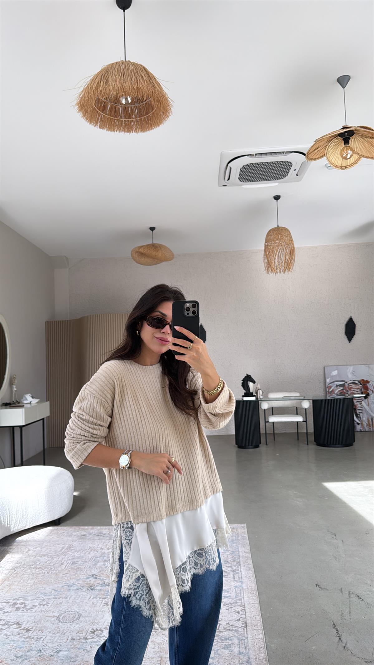 Bej Saten Dantel Detaylı ZR Model Bluz