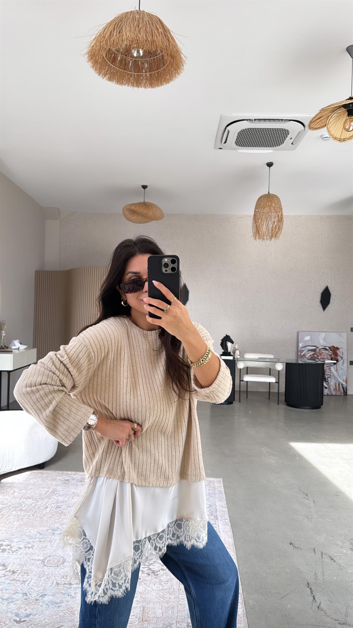 Bej Saten Dantel Detaylı ZR Model Bluz