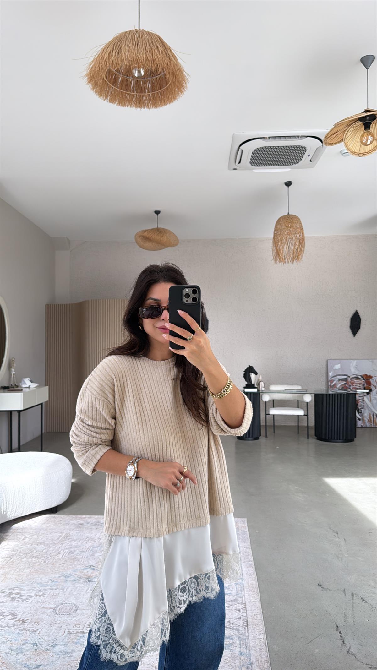 Bej Saten Dantel Detaylı ZR Model Bluz