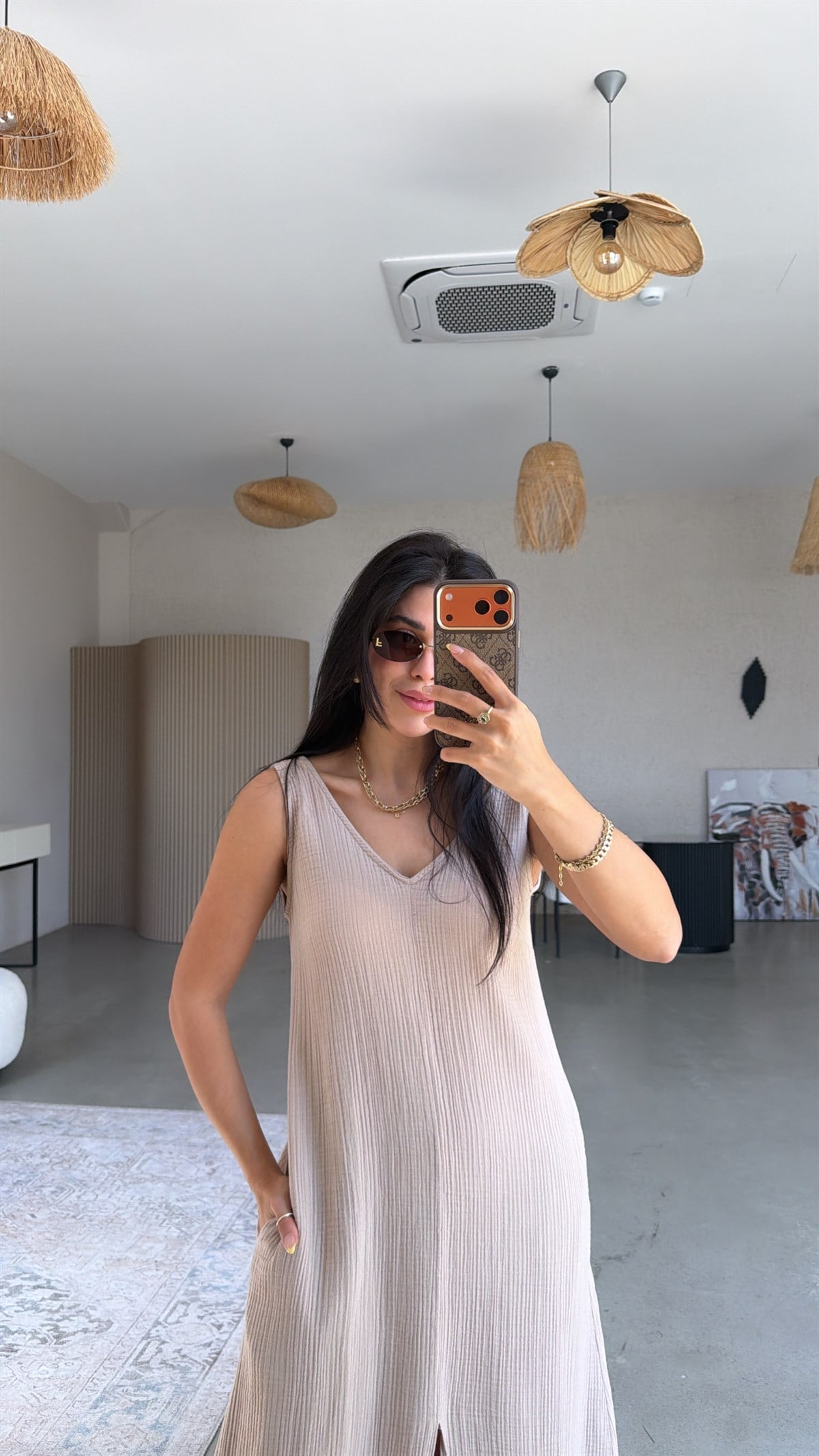 Bej V Yaka Müslin Yırtmaçlı Elbise