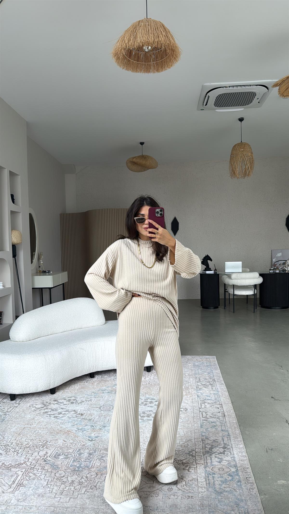 Bej Yumoş Triko Takım