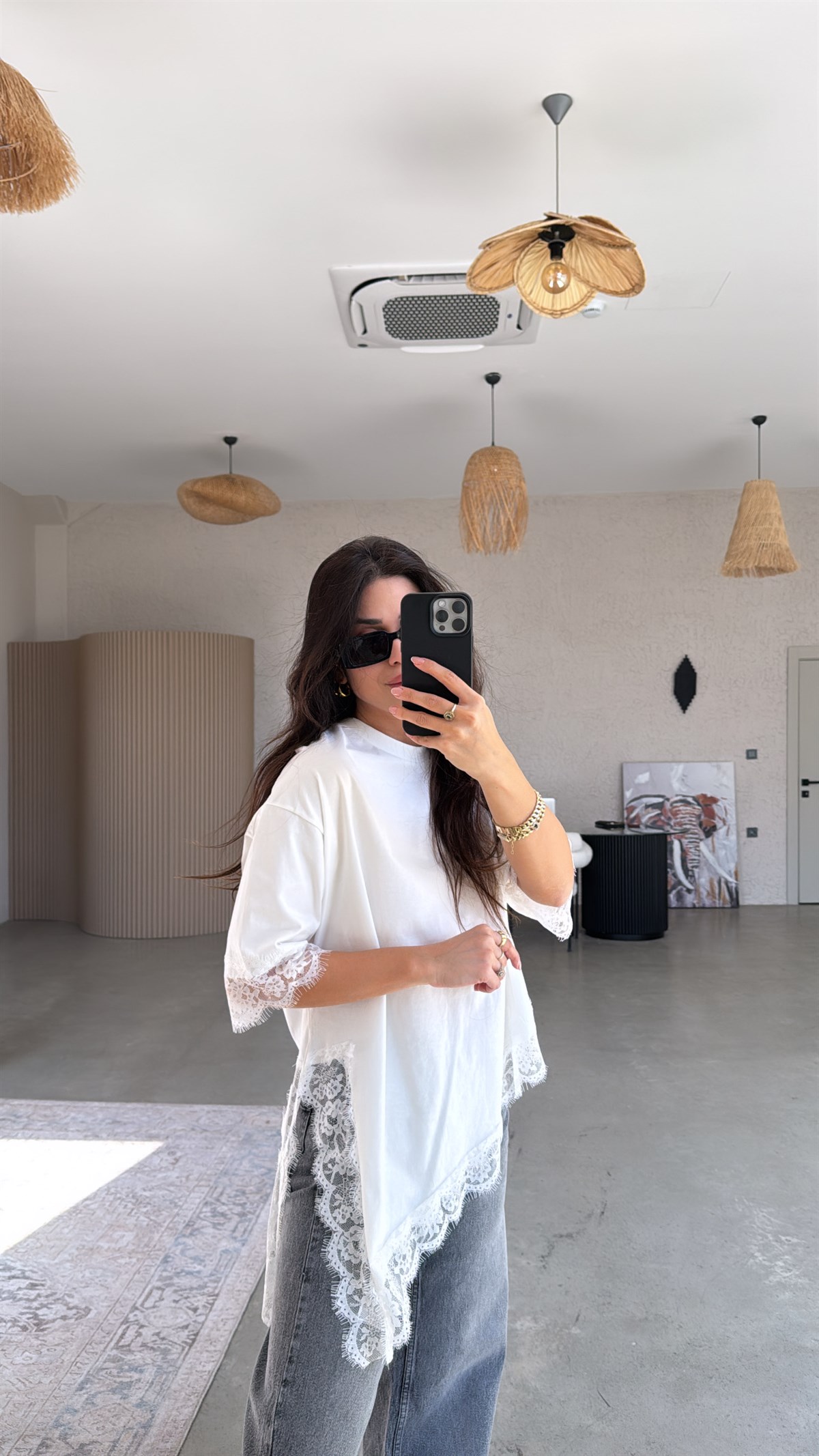 Beyaz Asimetrik Pamuk Dantelli Tshirt