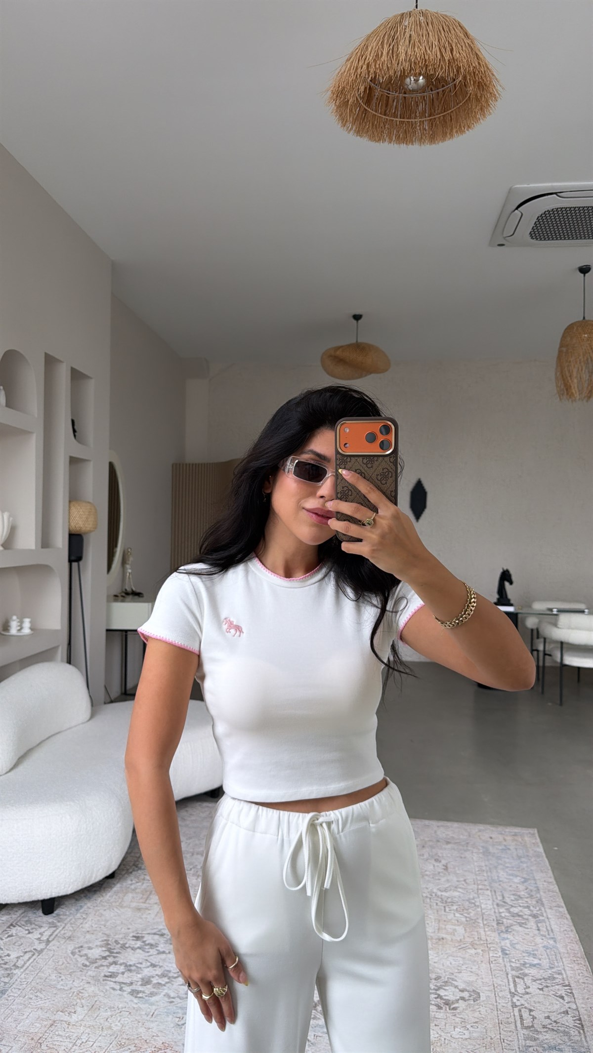 Beyaz At Nakışlı Pamuk Crop Tshirt