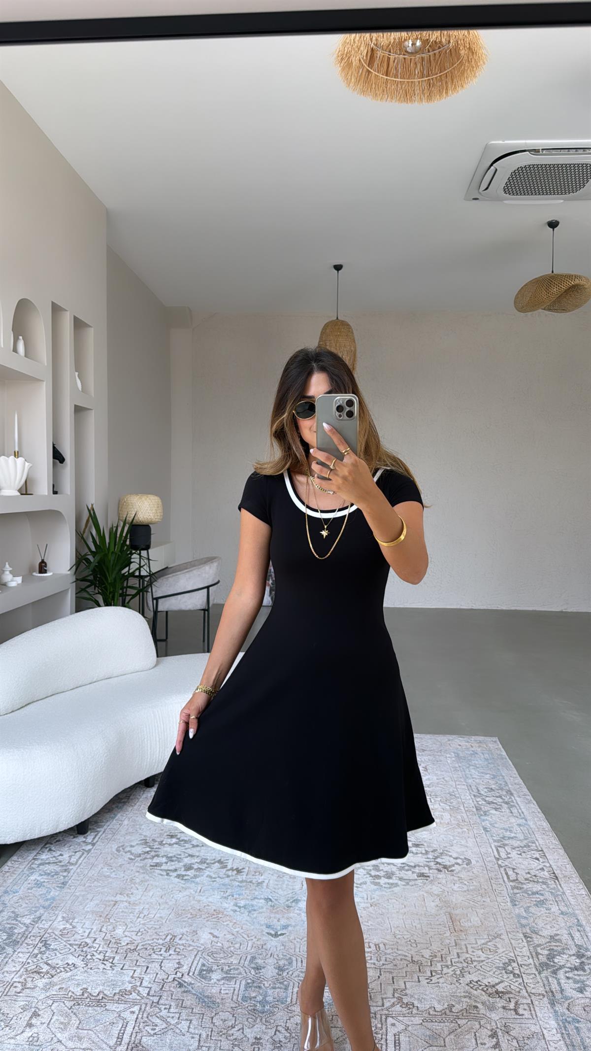 Beyaz Biyeli Kısa Kol Oys Kumaş Elbise