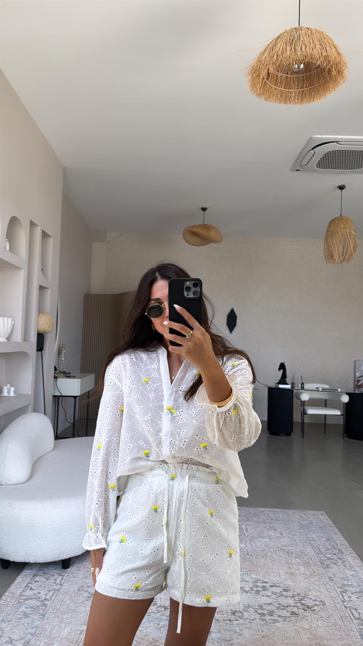 Beyaz Çiçek Nakışlı Şortlu Fisto Takım