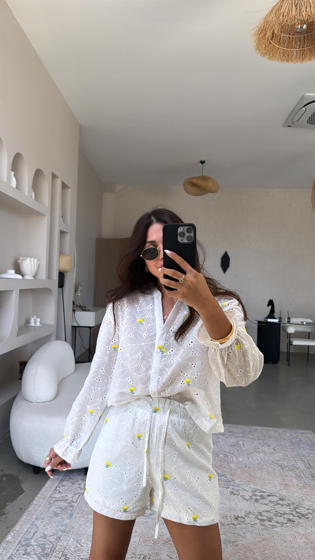 Beyaz Çiçek Nakışlı Şortlu Fisto Takım