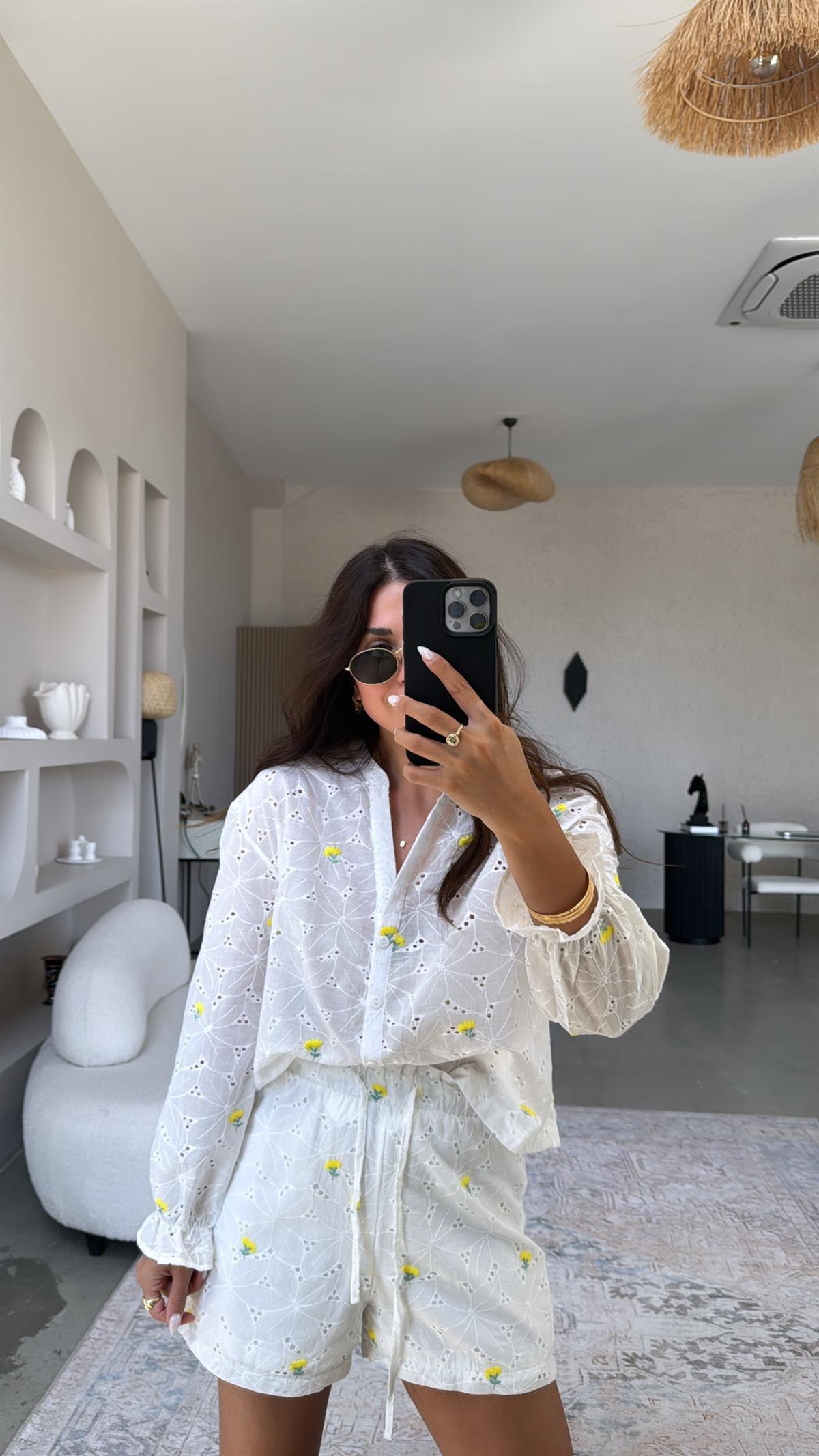 Beyaz Çiçek Nakışlı Şortlu Fisto Takım