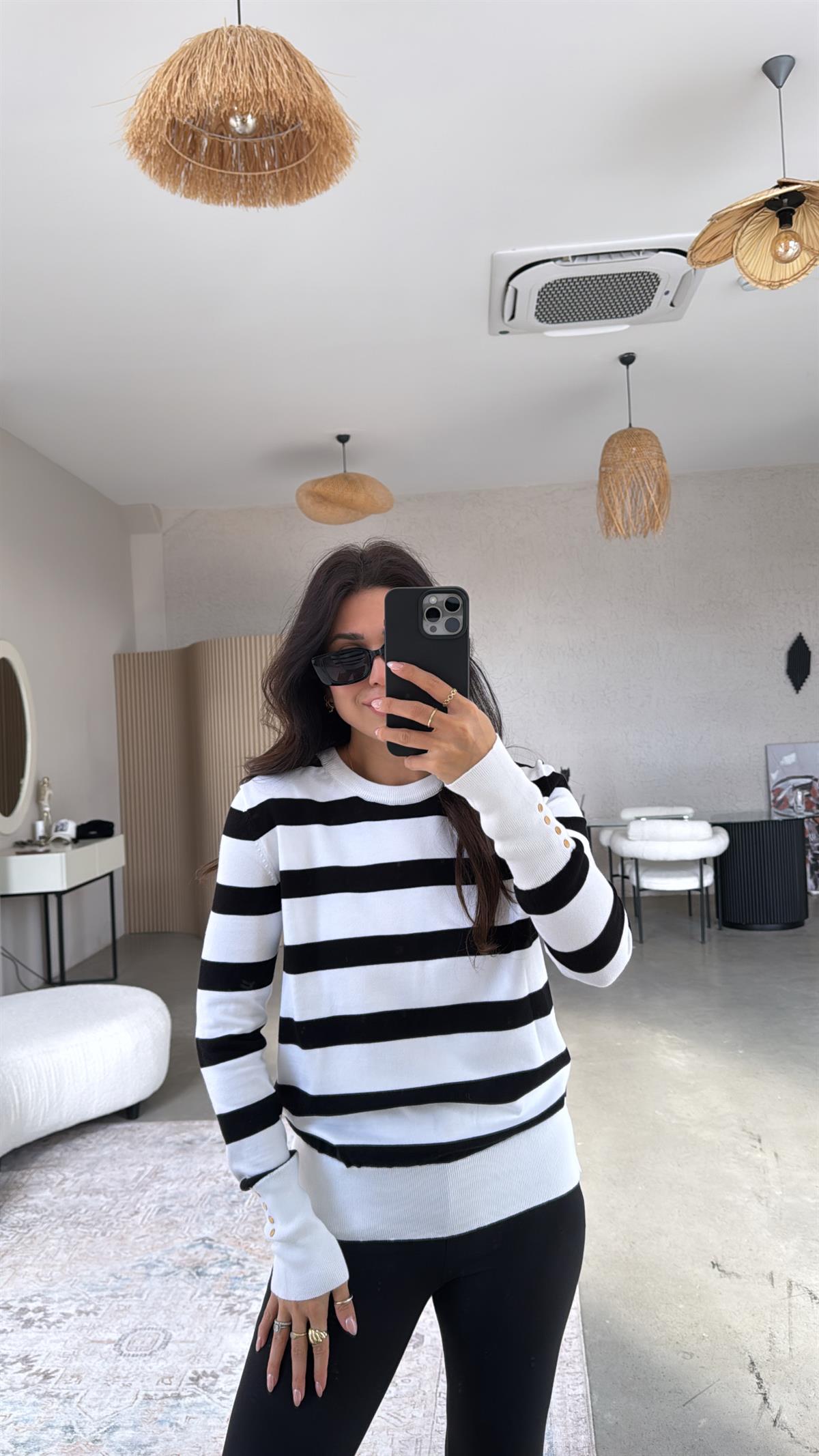 Beyaz Çizgili Kolu Detaylı Triko Bluz