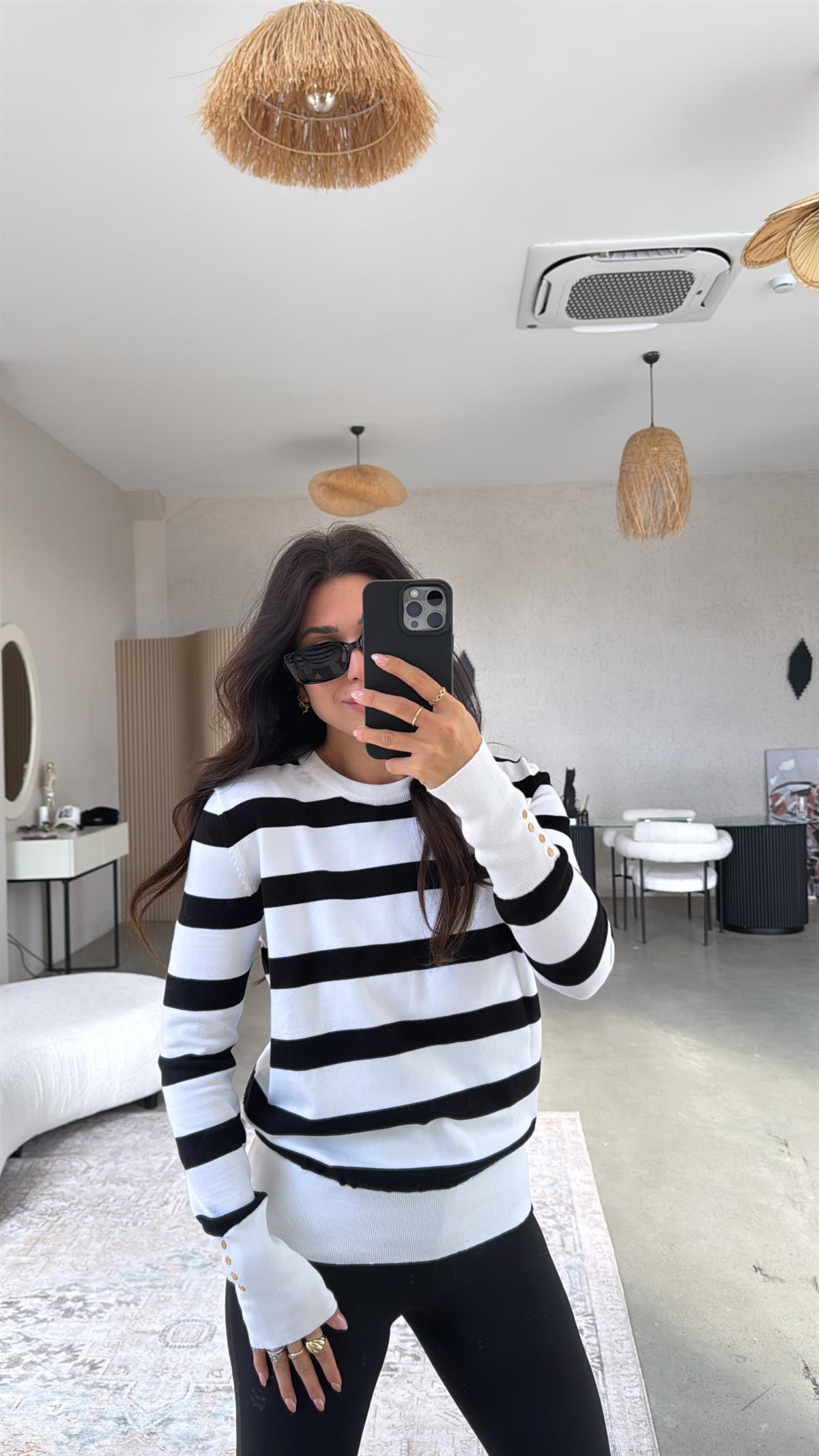 Beyaz Çizgili Kolu Detaylı Triko Bluz