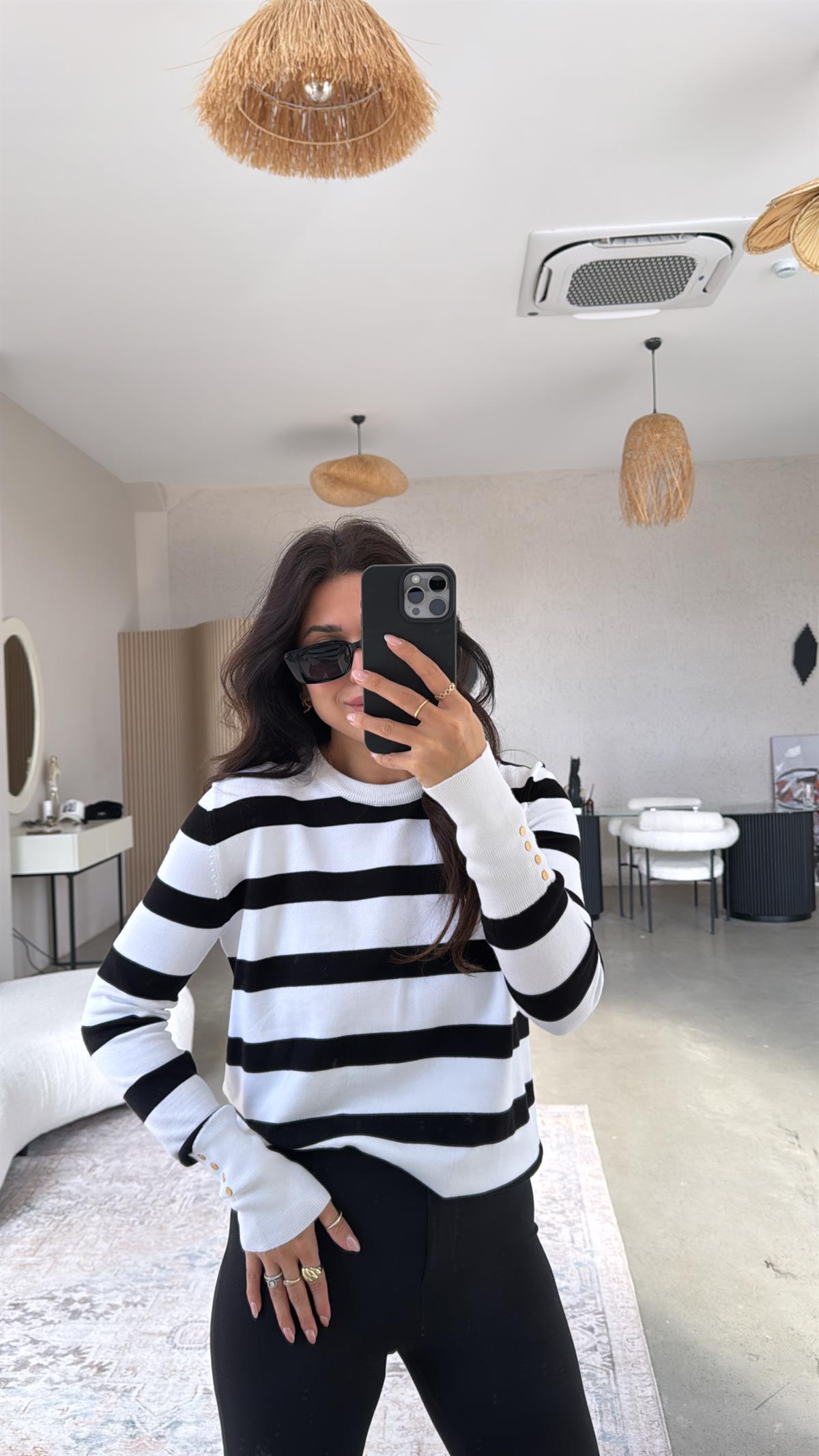 Beyaz Çizgili Kolu Detaylı Triko Bluz