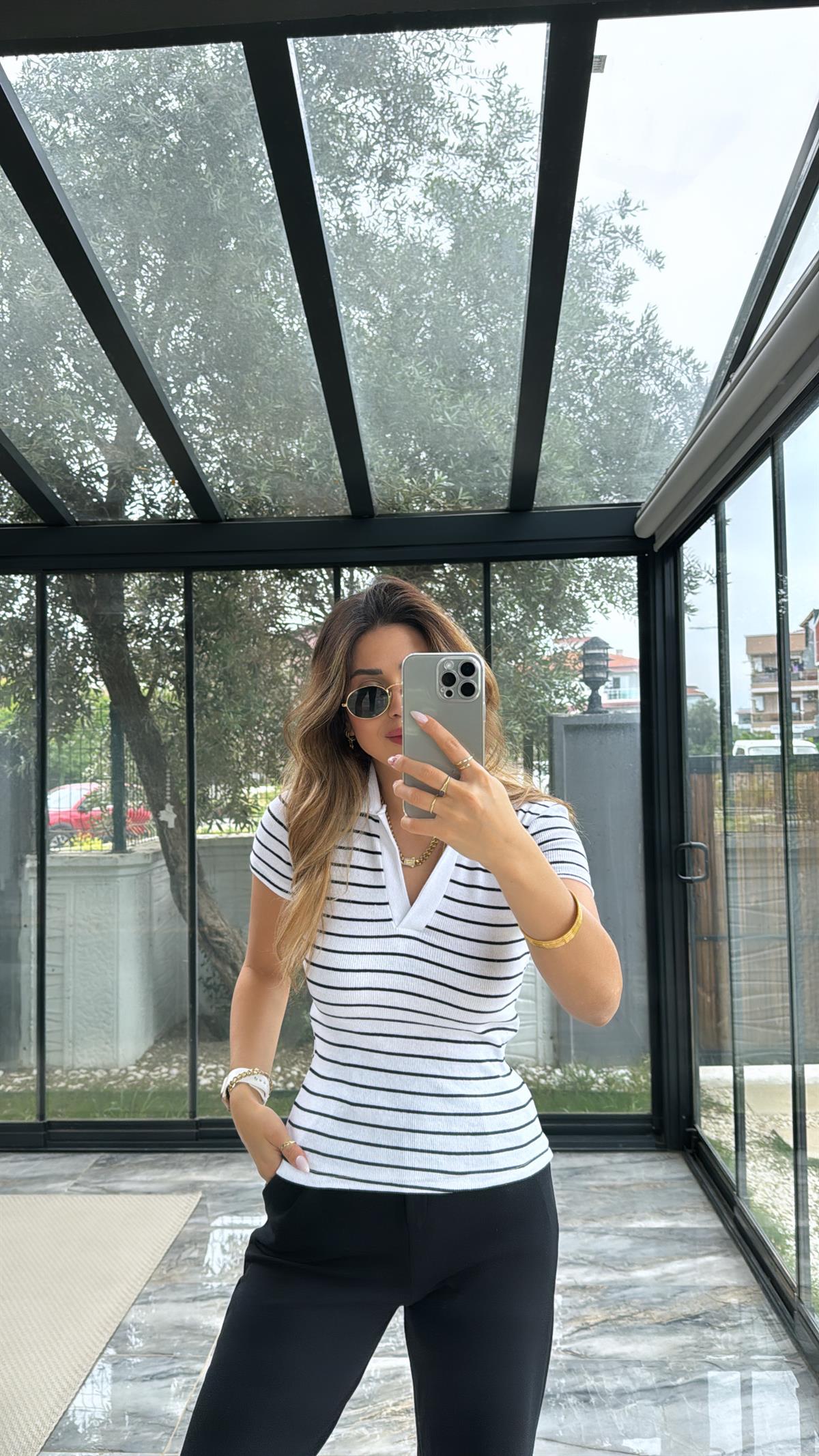 Beyaz Çizgili Yakalı Ribana Tshirt