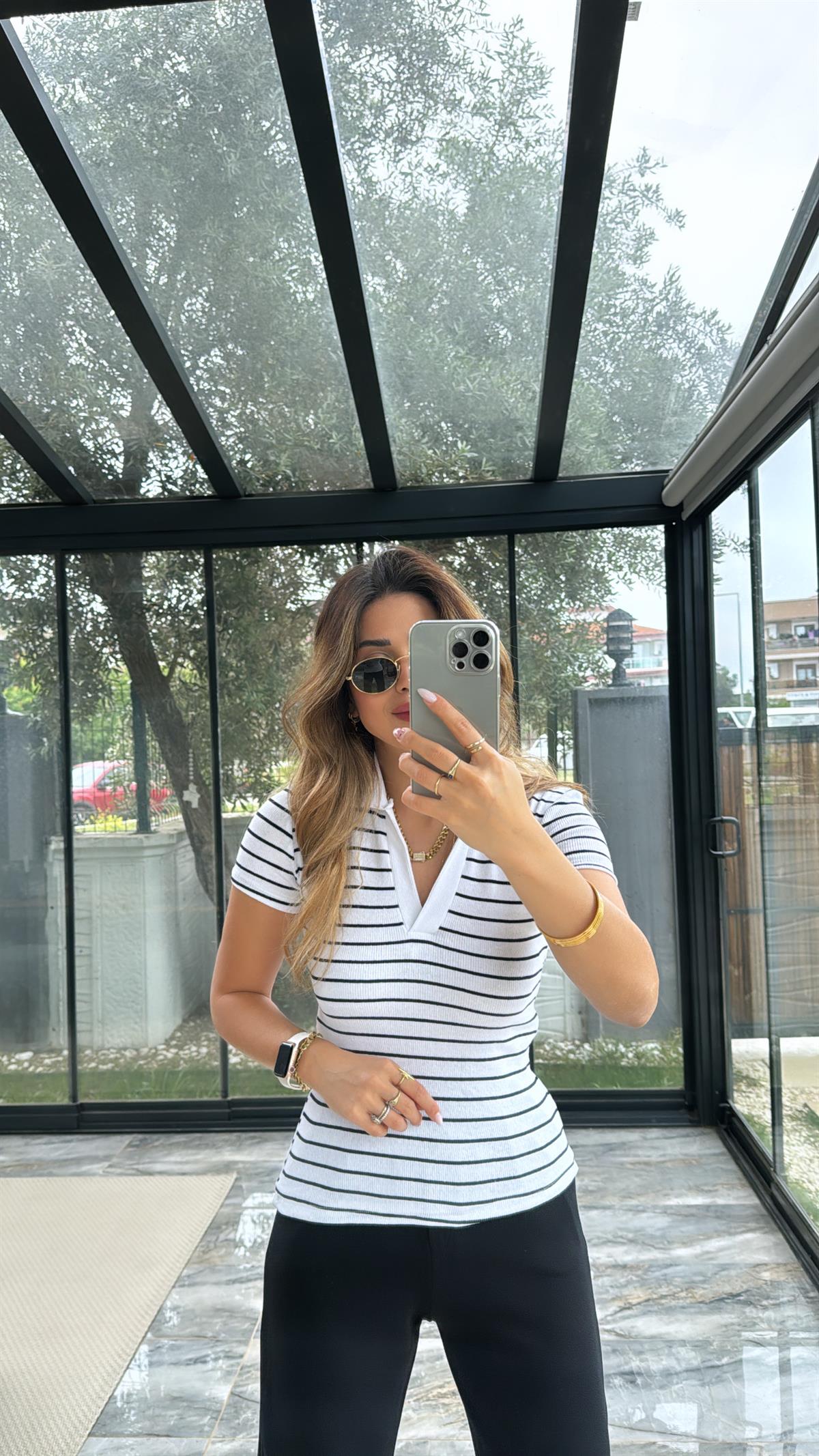 Beyaz Çizgili Yakalı Ribana Tshirt