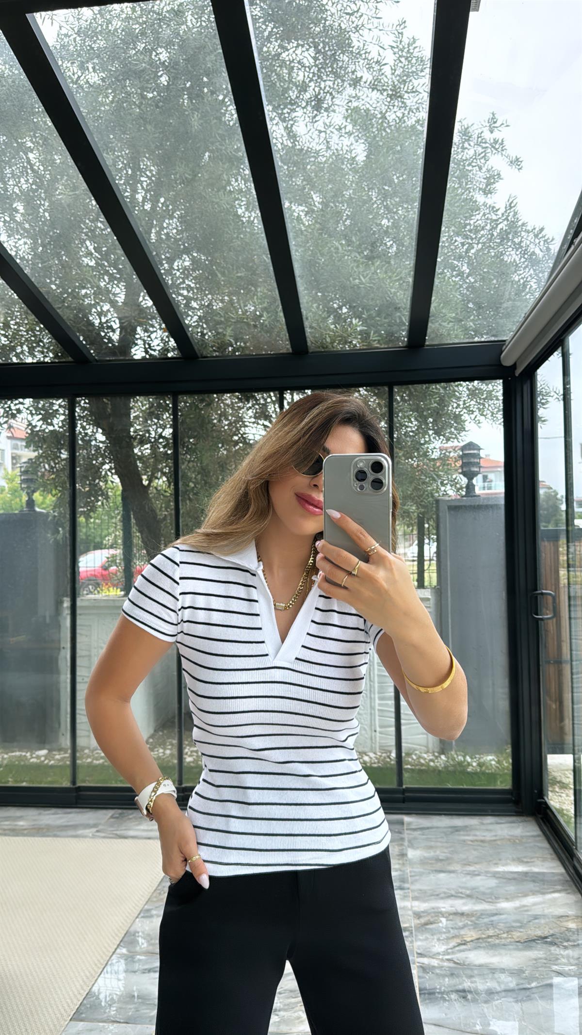 Beyaz Çizgili Yakalı Ribana Tshirt