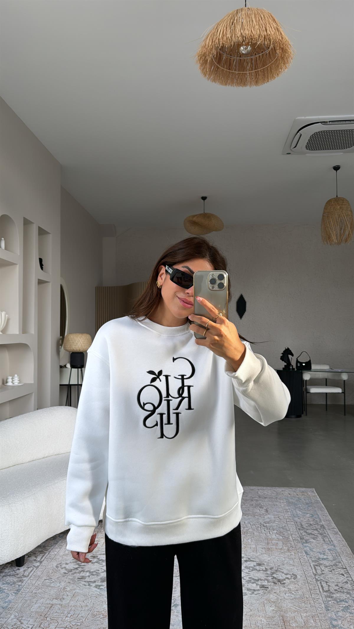 Beyaz Curious Nakışlı Şardonlu Sweatshirt